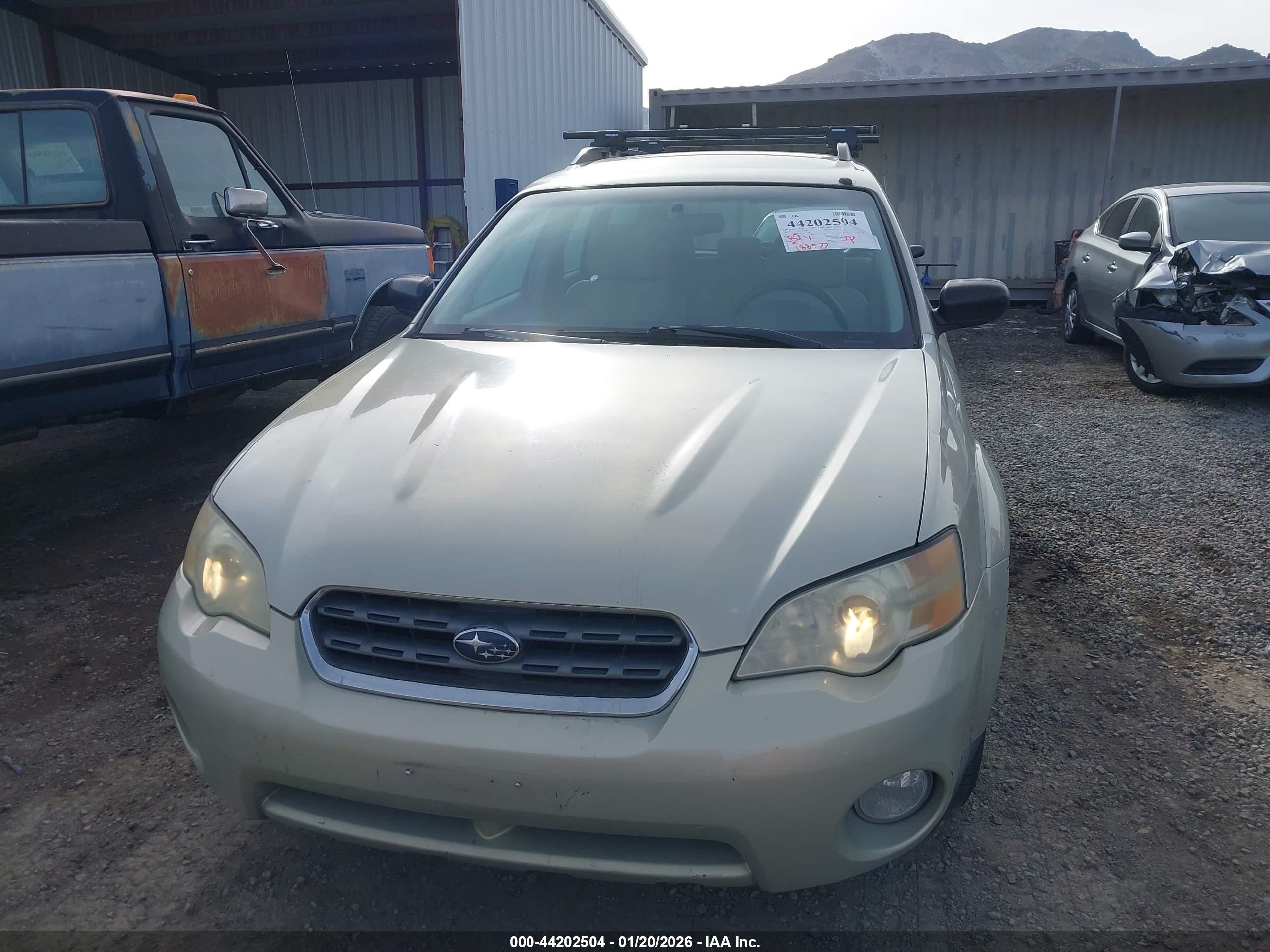 SUBARU OUTBACK image 6