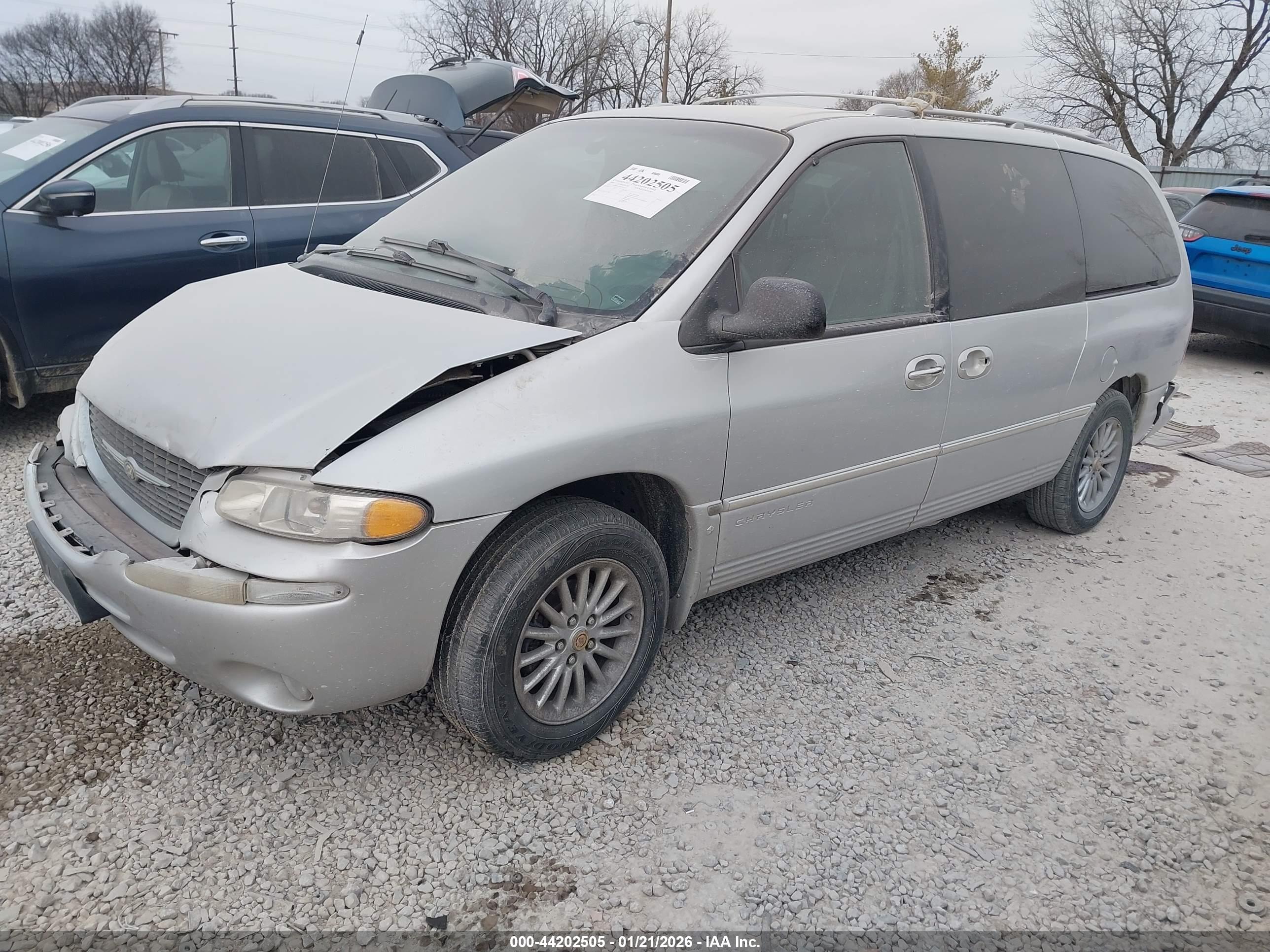 CHRYSLER TOWN image 2