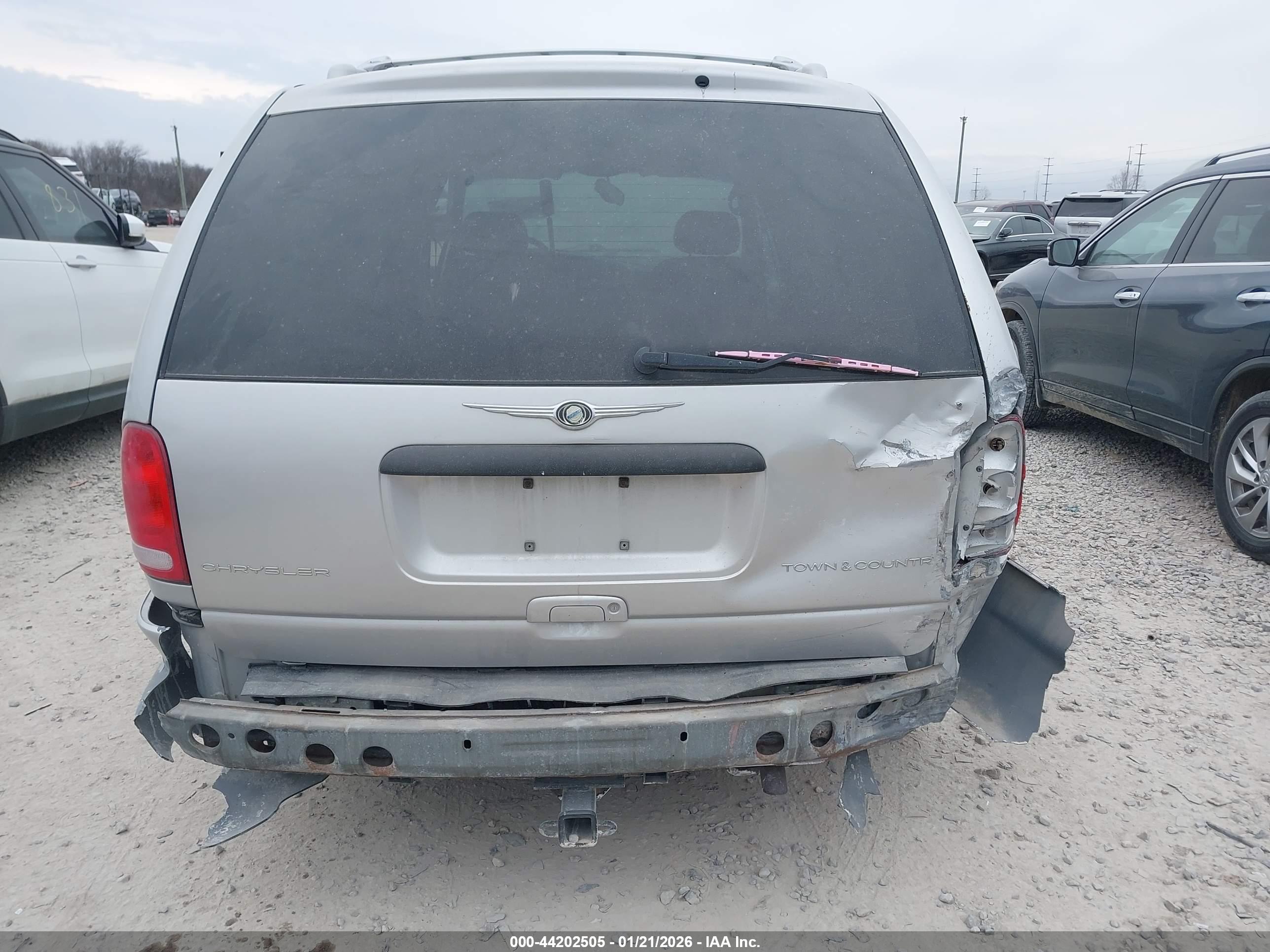 CHRYSLER TOWN image 6