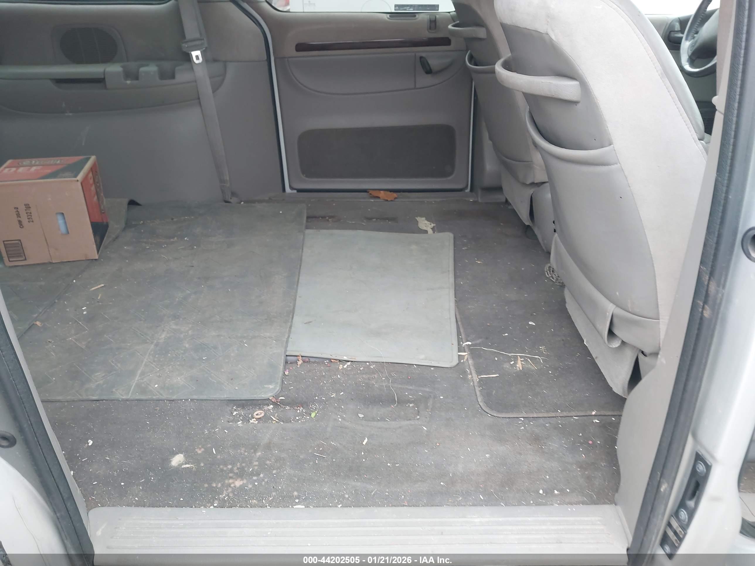 CHRYSLER TOWN image 8