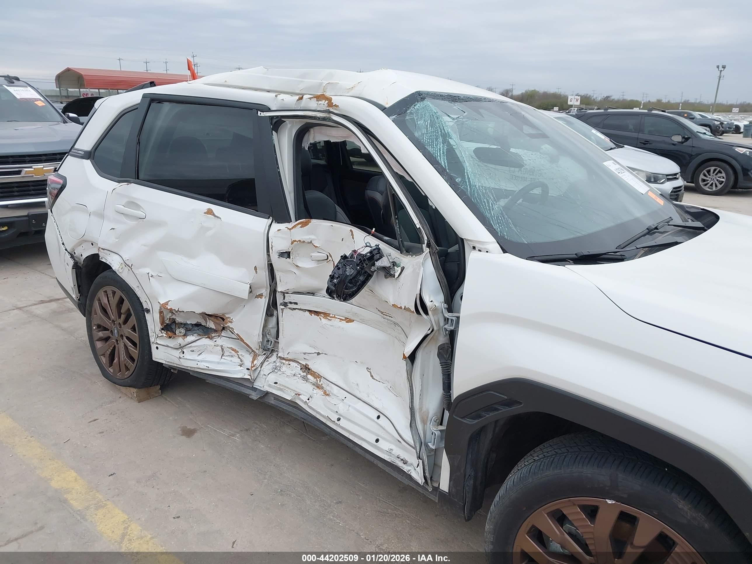 SUBARU FORESTER image 6