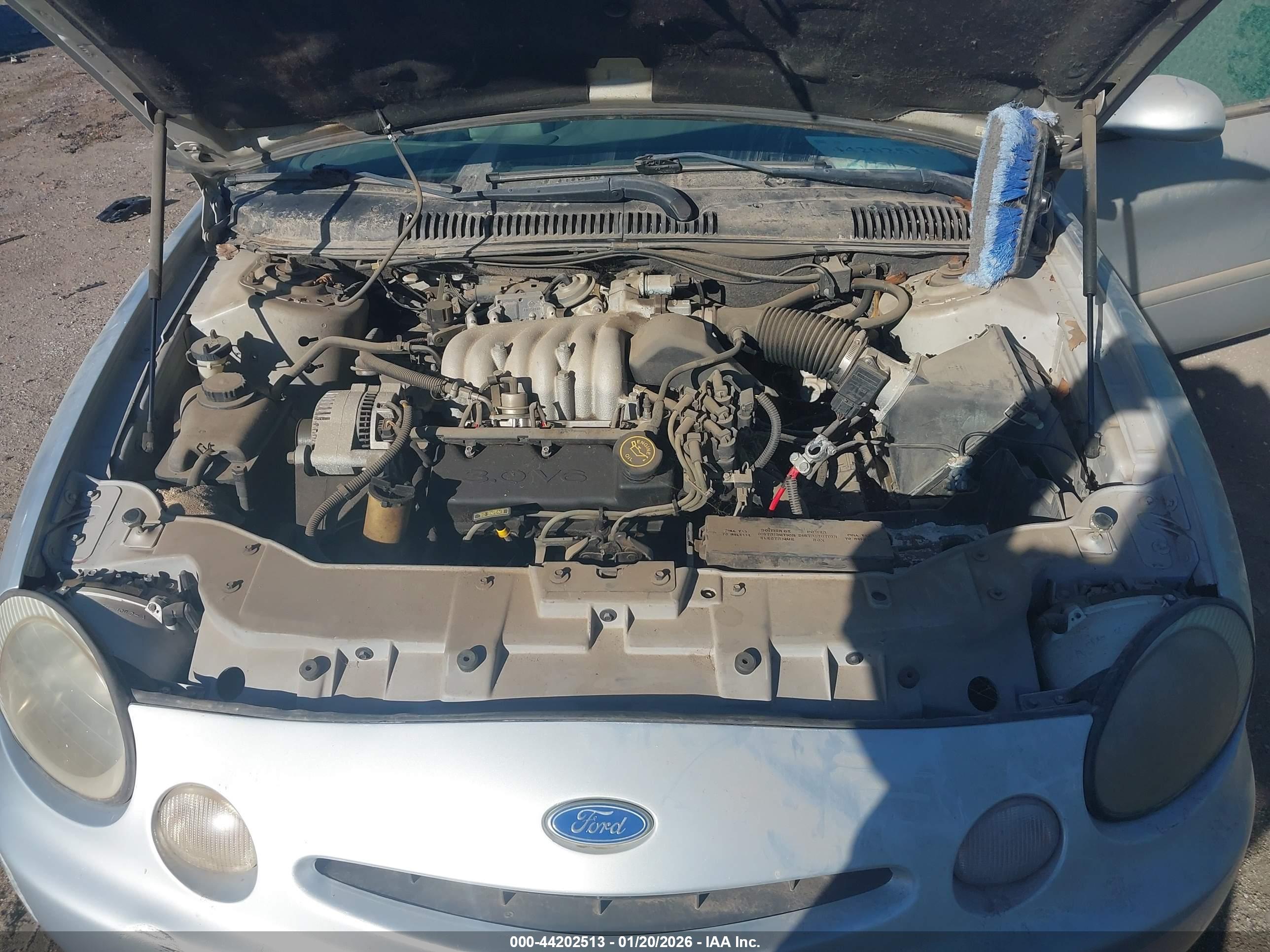 FORD TAURUS image 10