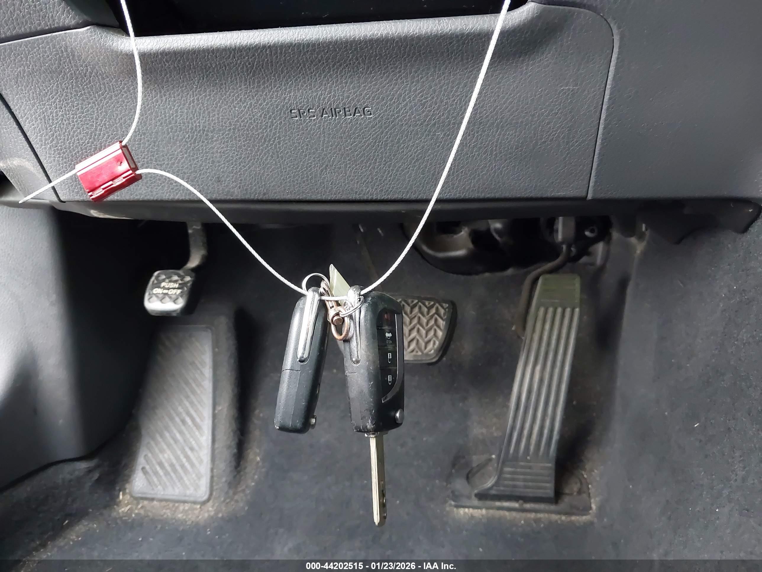 TOYOTA CAMRY image 11