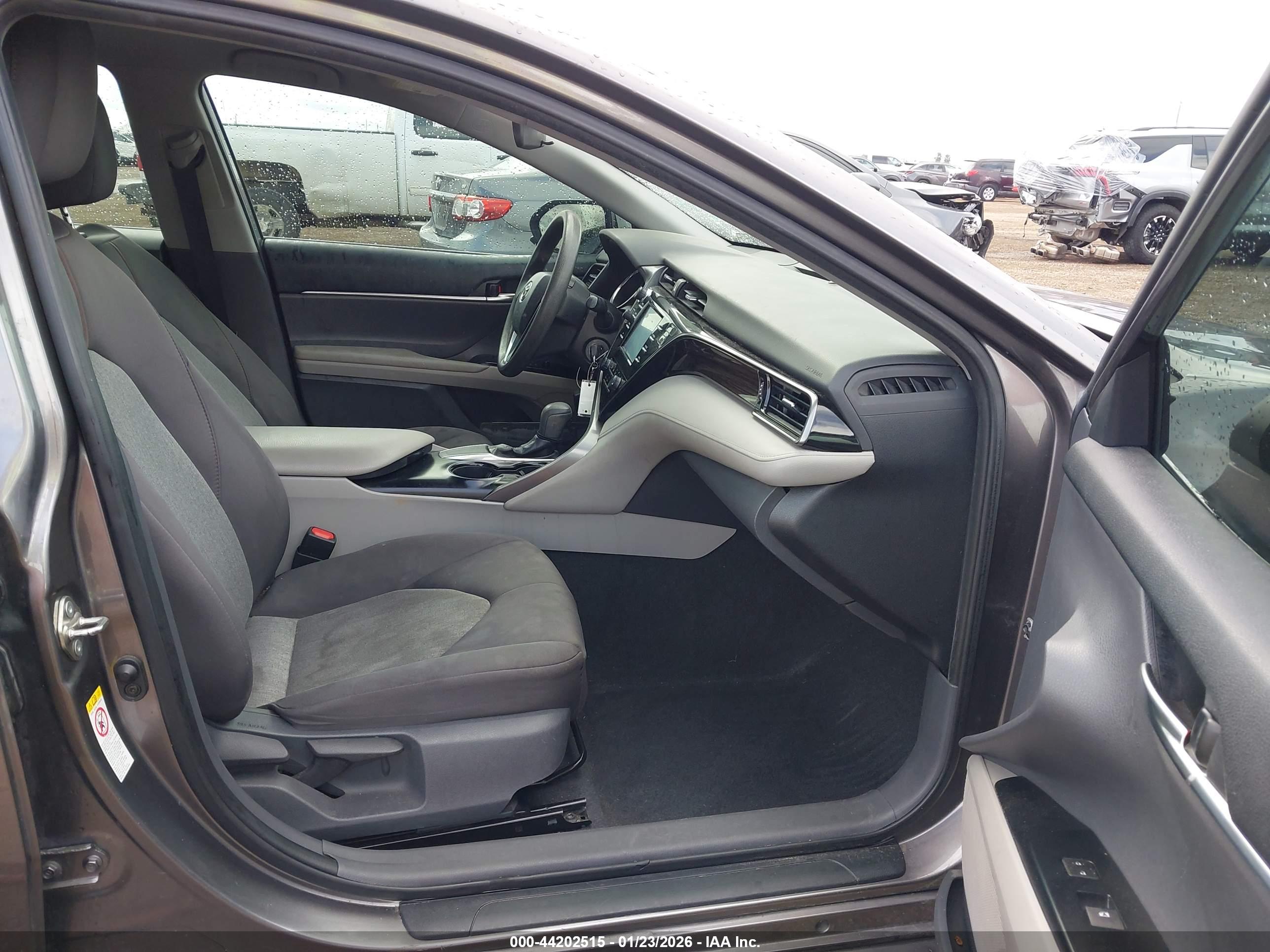 TOYOTA CAMRY image 5