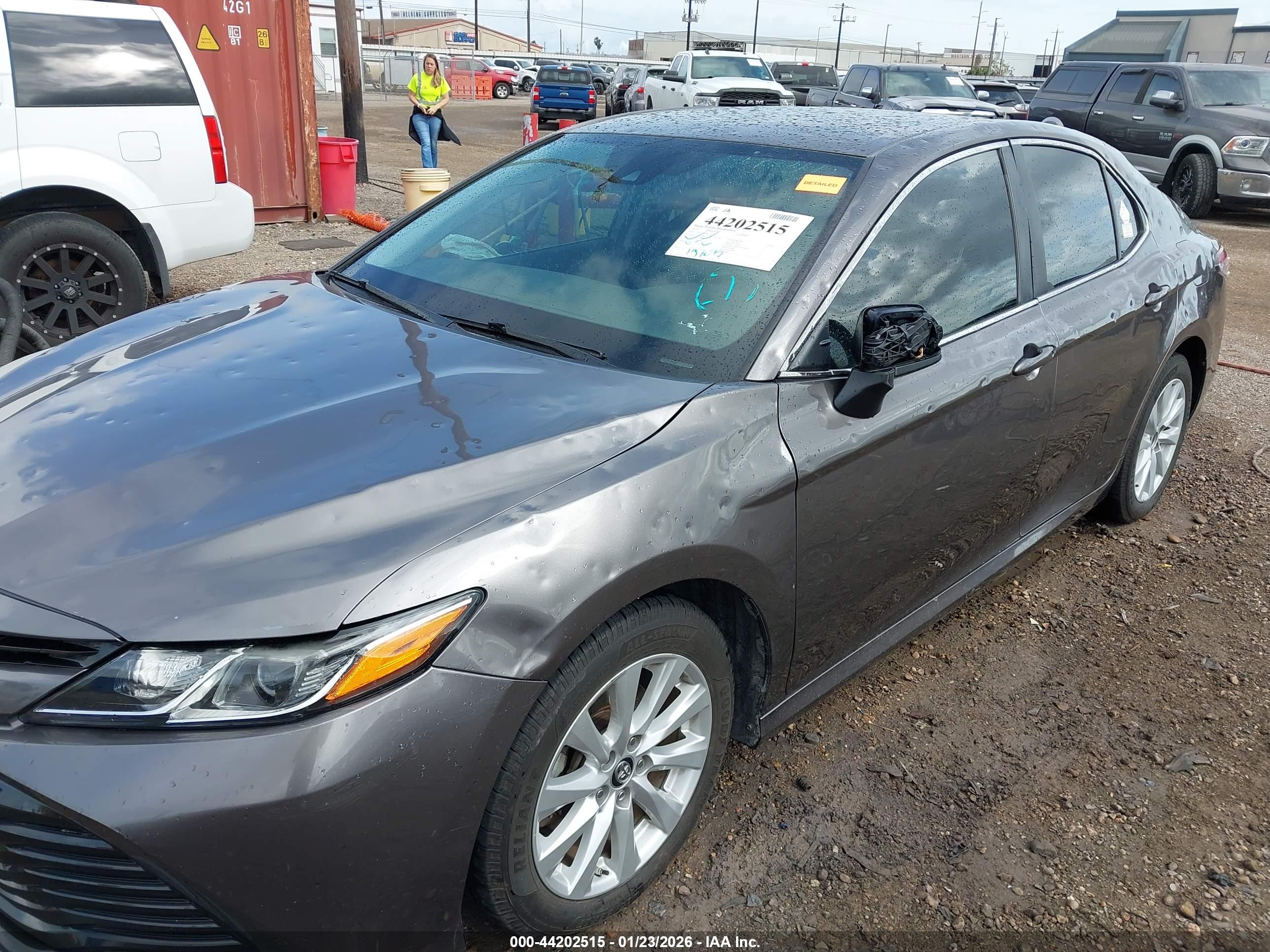 TOYOTA CAMRY image 6