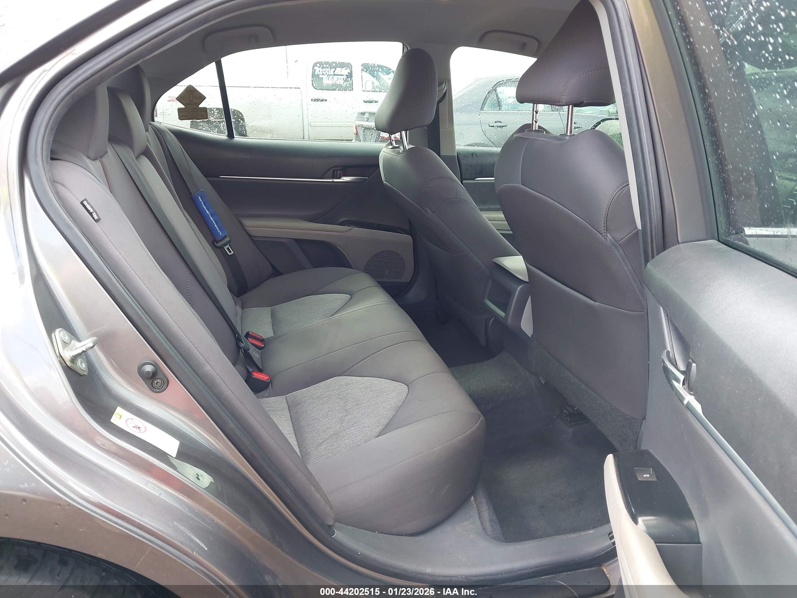 TOYOTA CAMRY image 8