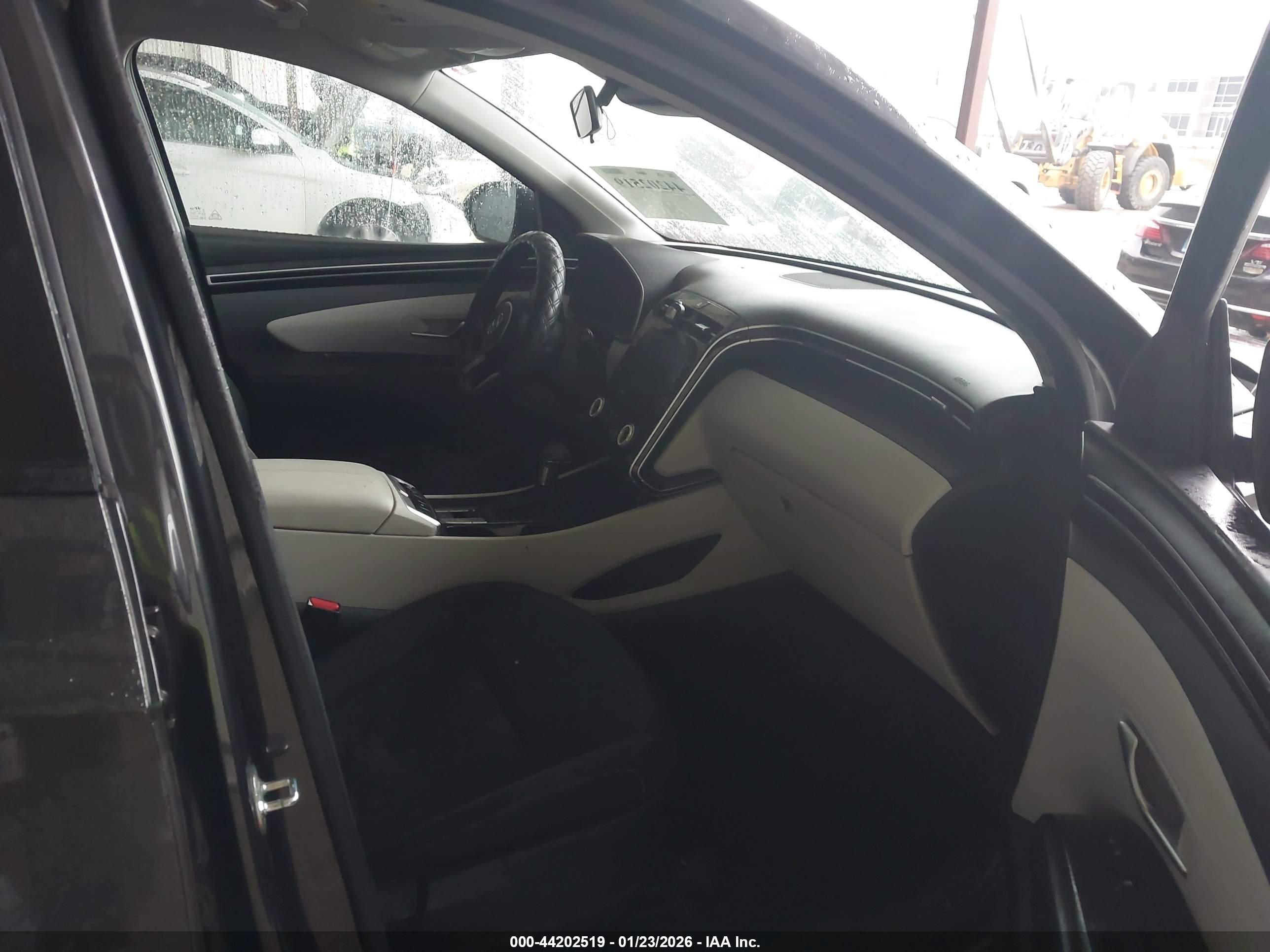 HYUNDAI TUCSON image 5