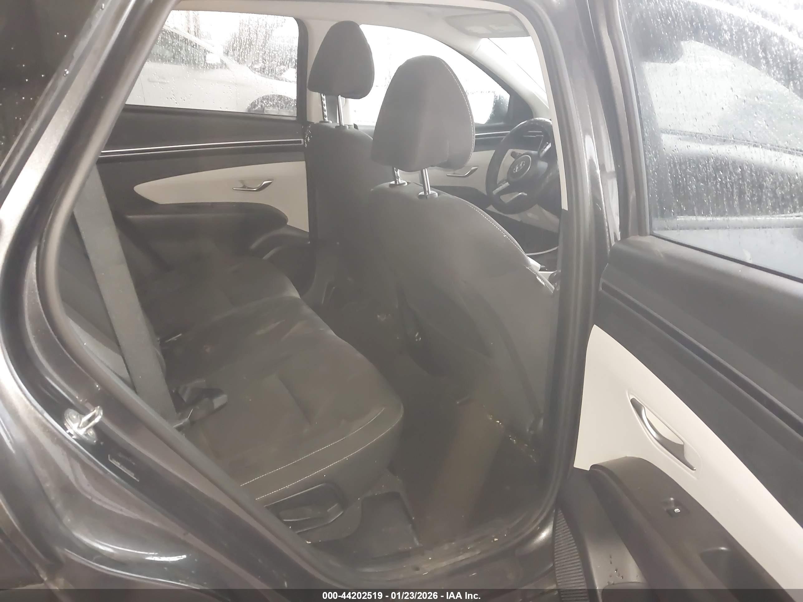 HYUNDAI TUCSON image 8
