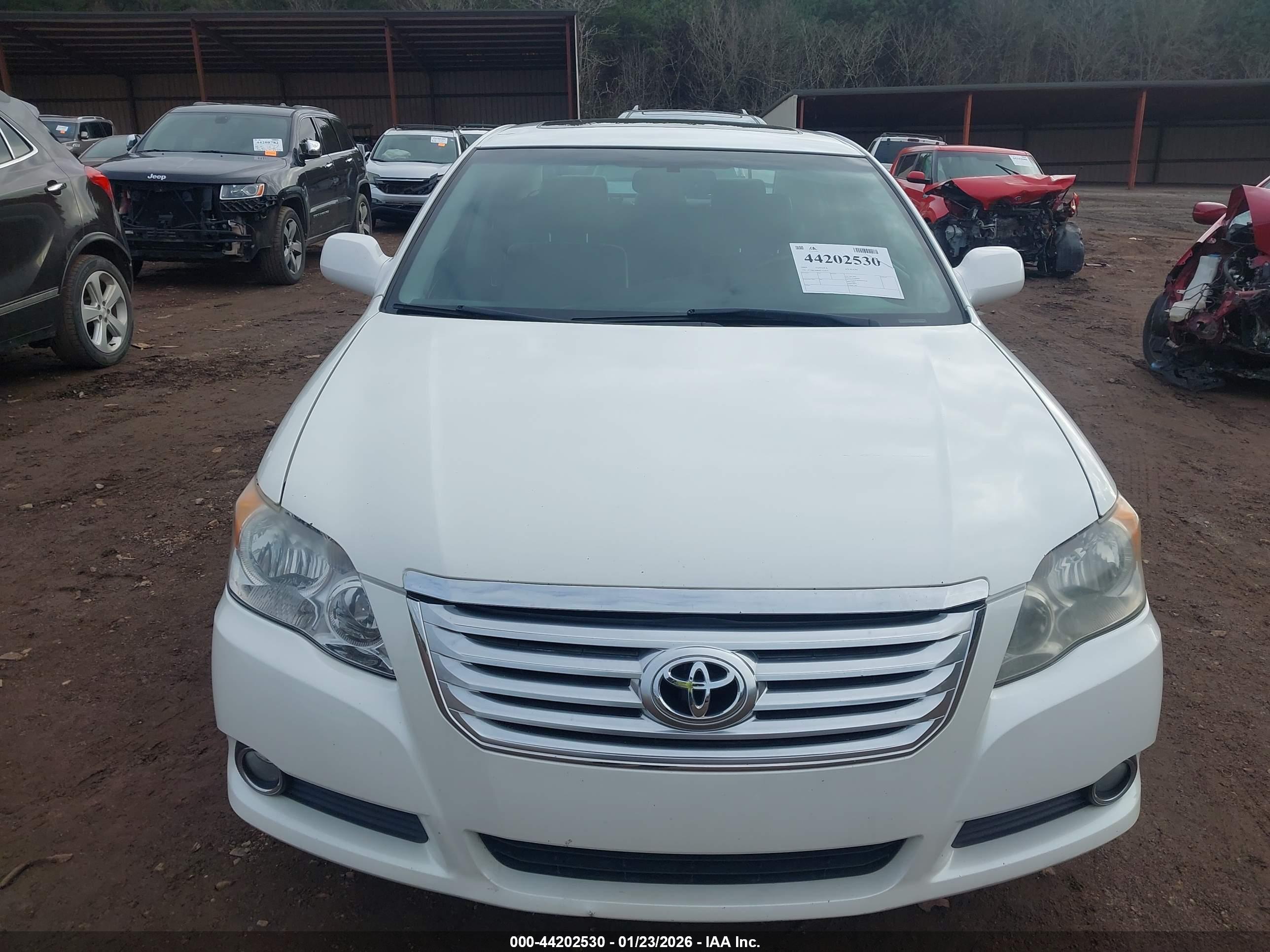 TOYOTA AVALON image 6