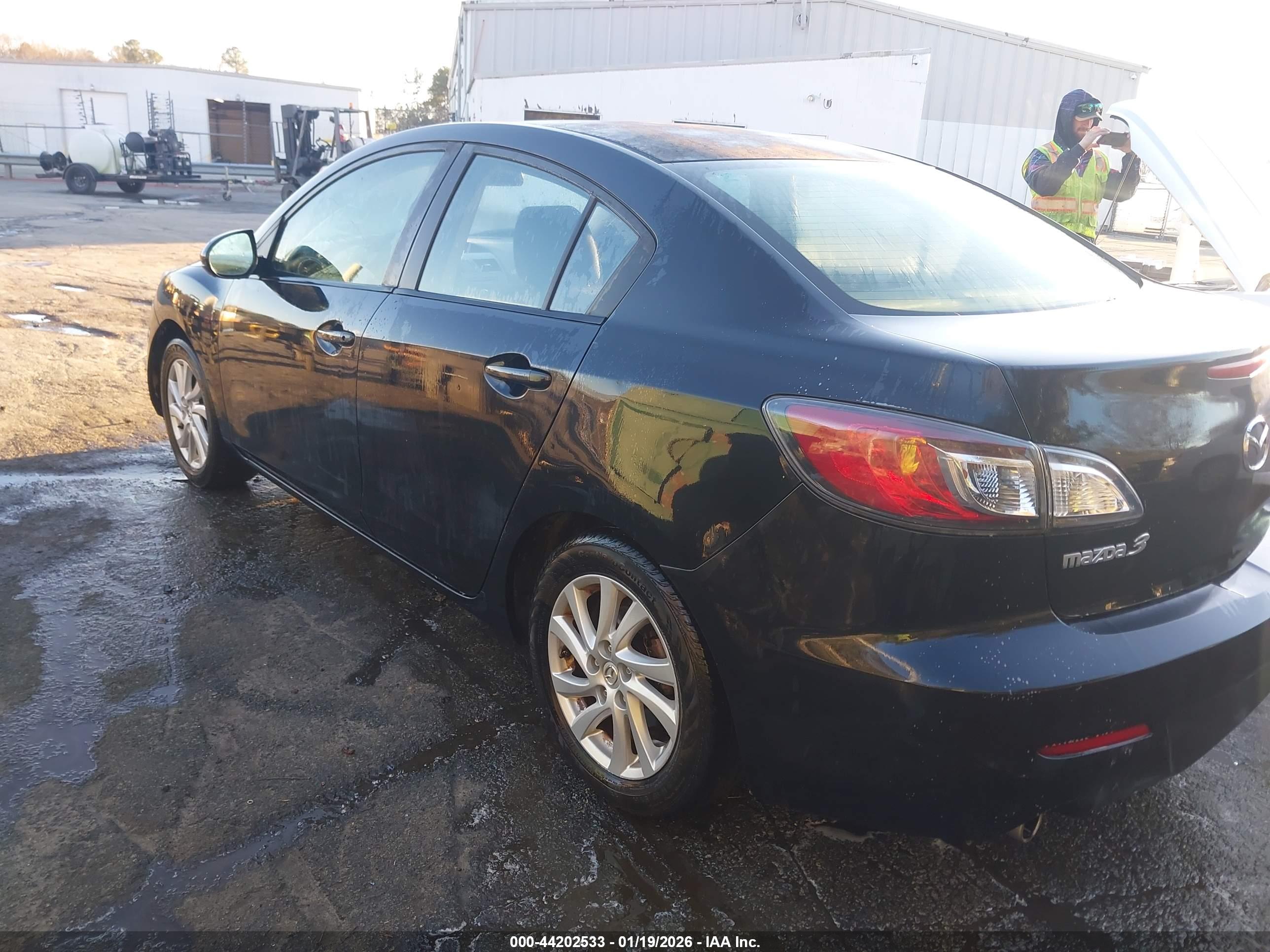 MAZDA MAZDA3 image 3