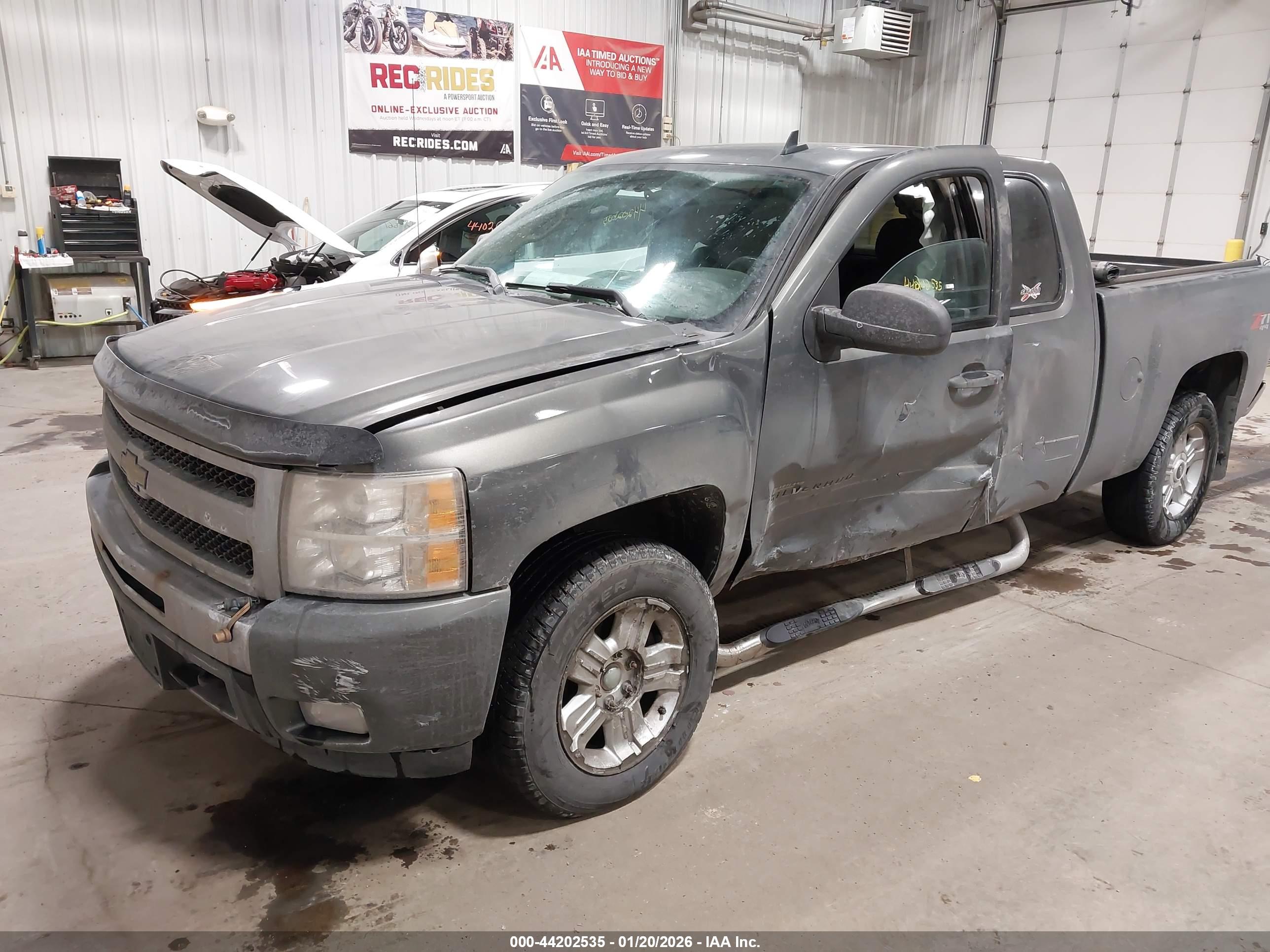 CHEVROLET SILVERADO image 2