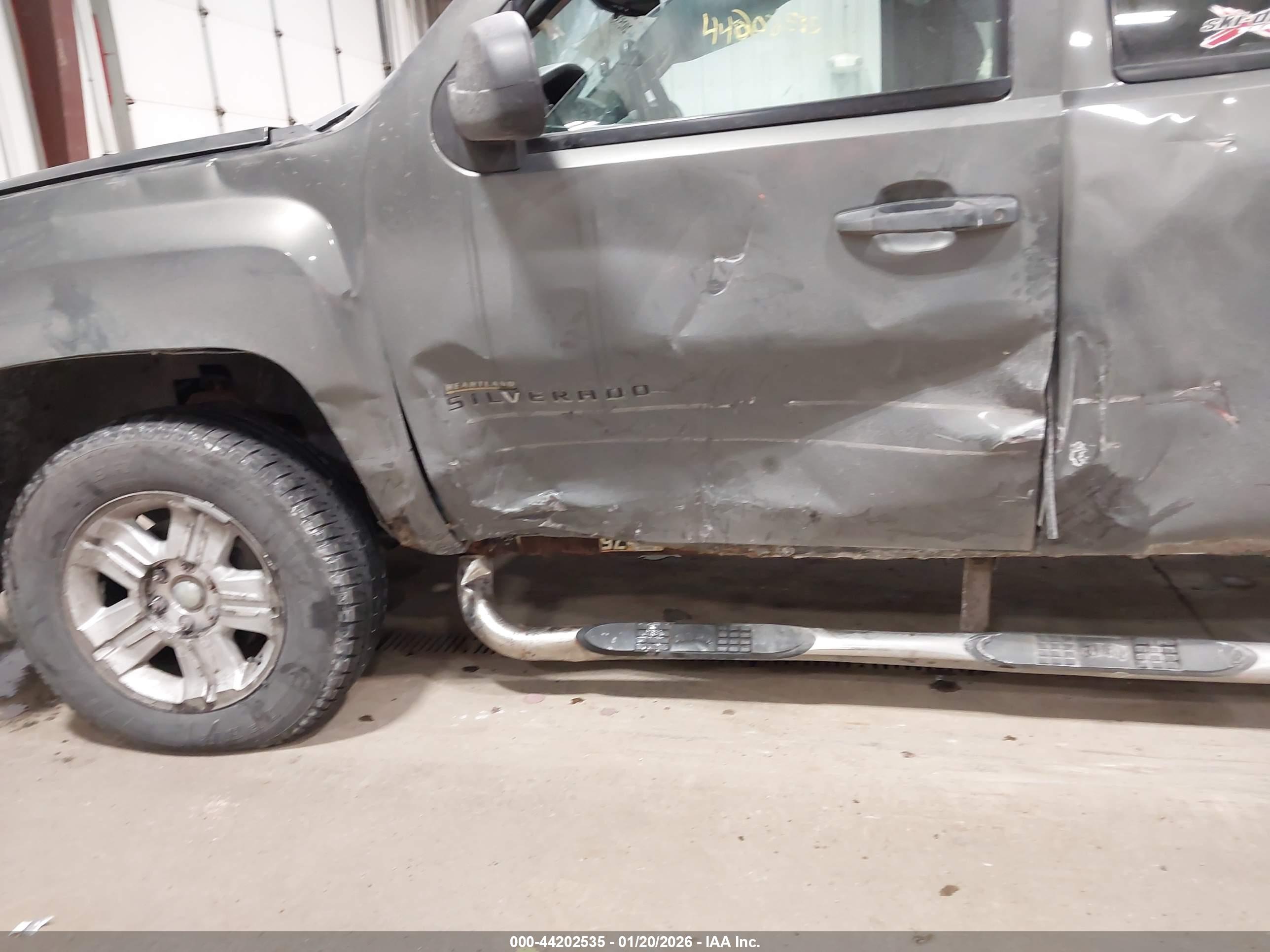 CHEVROLET SILVERADO image 6