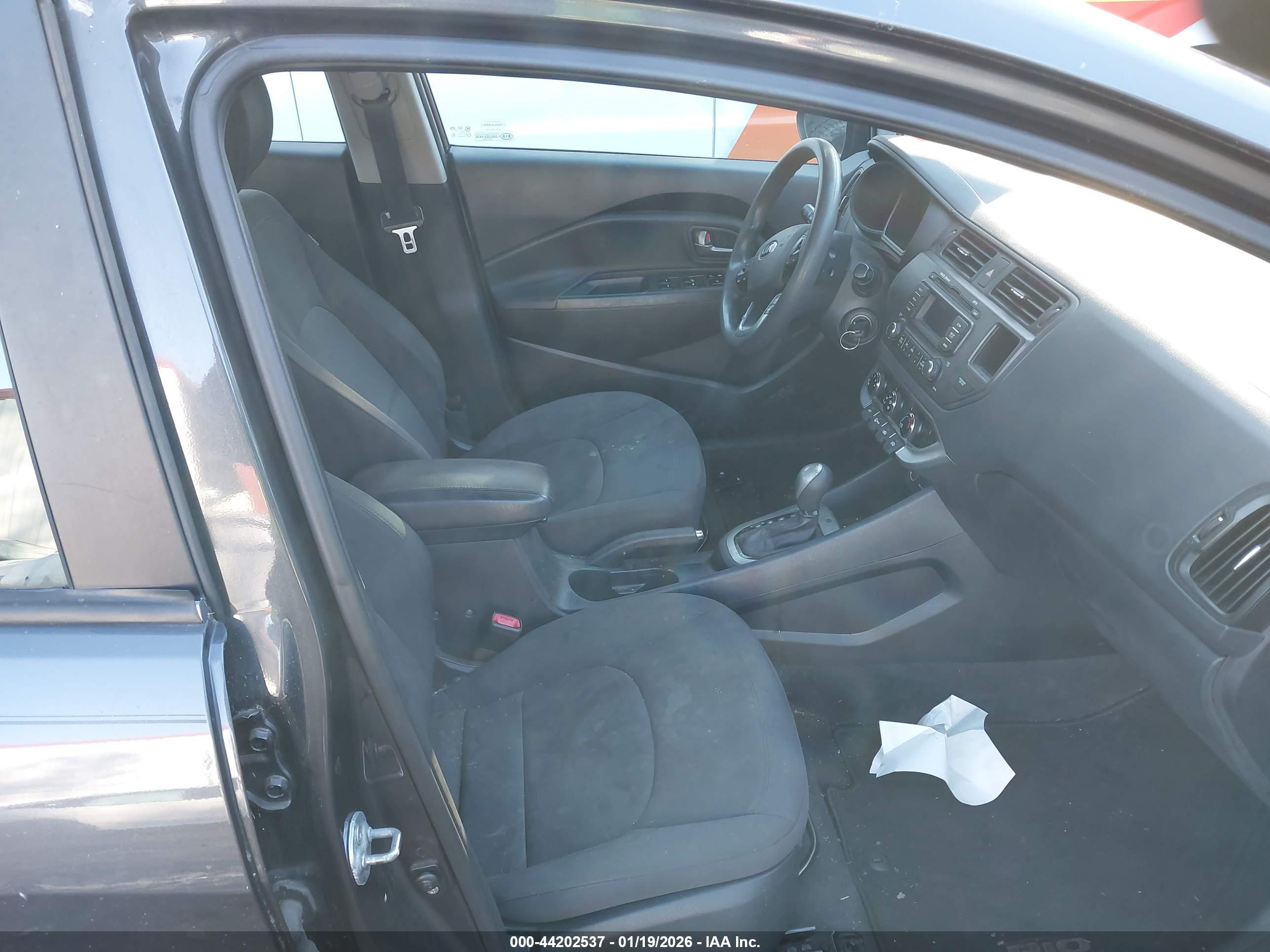 KIA RIO image 5