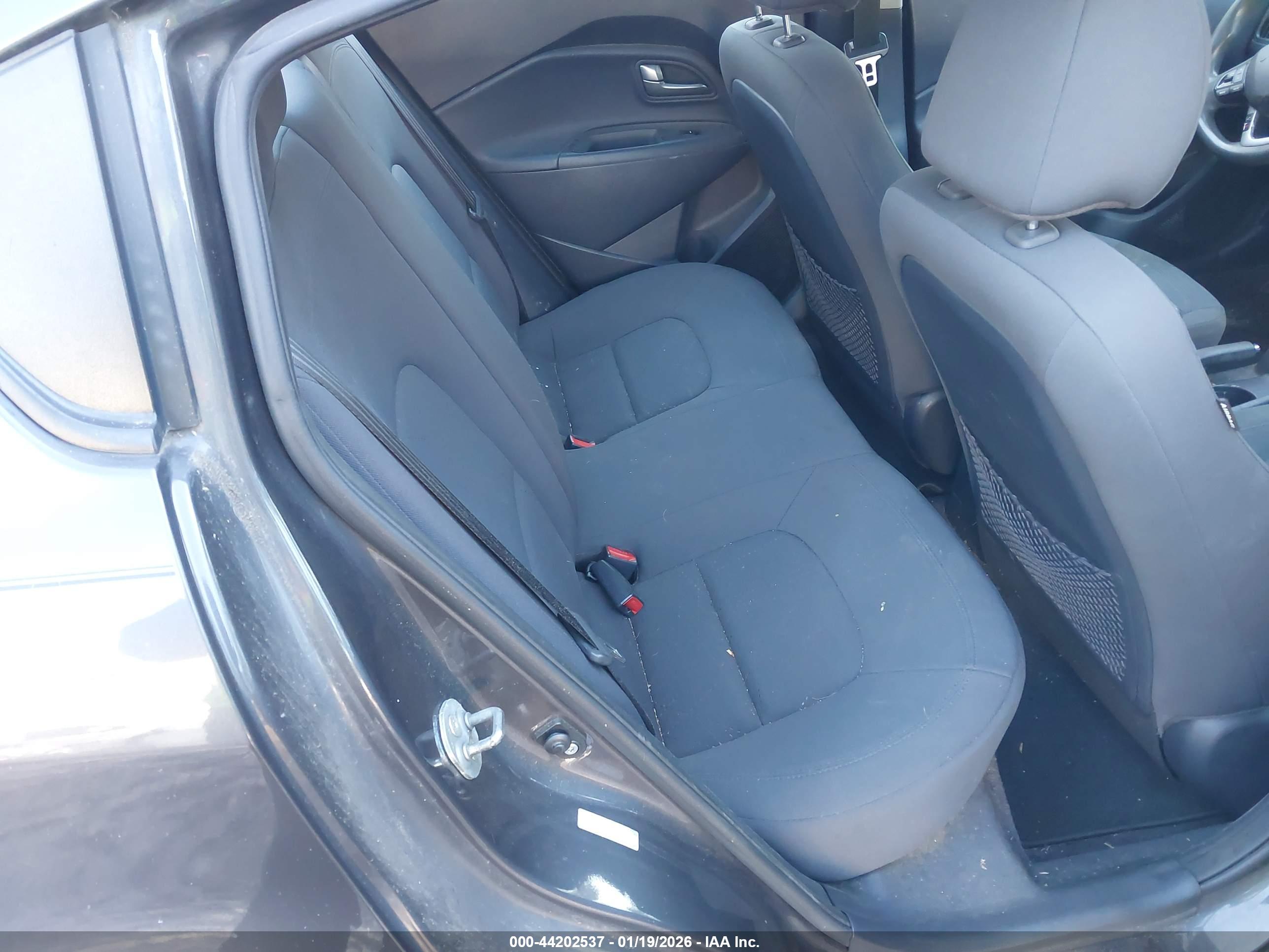 KIA RIO image 8