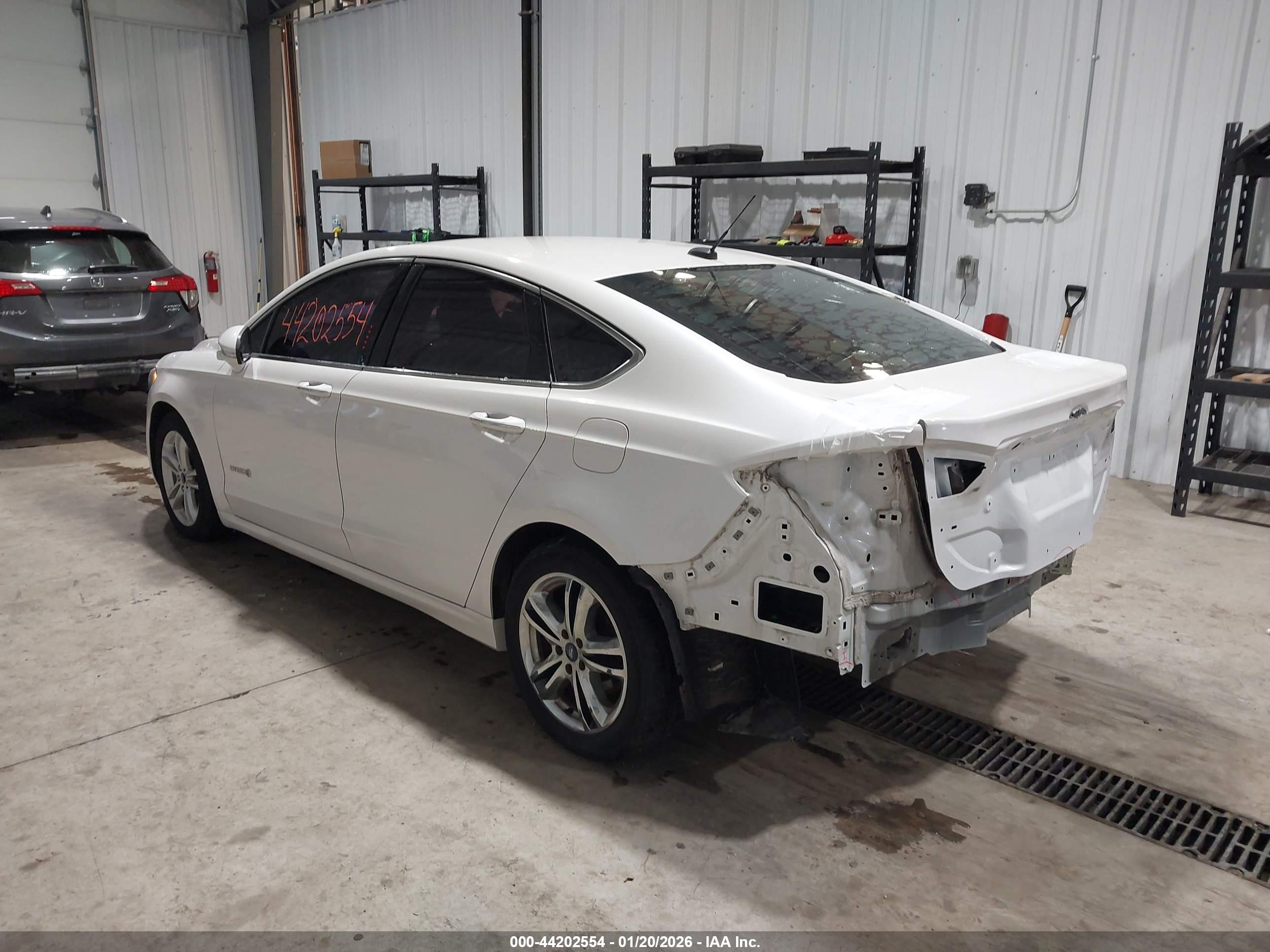 FORD FUSION image 3
