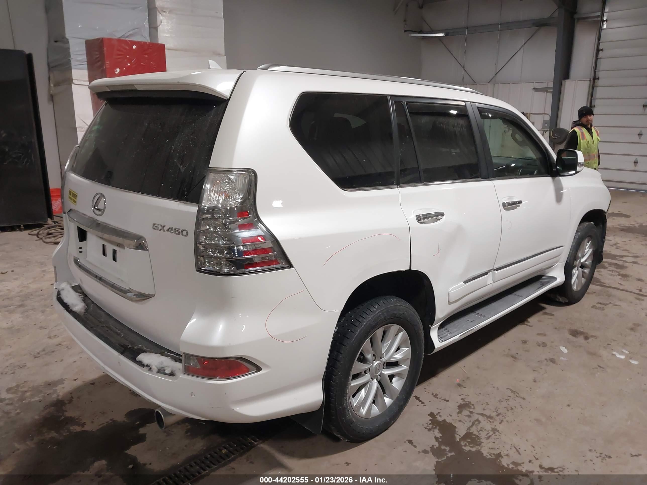 LEXUS GX image 4