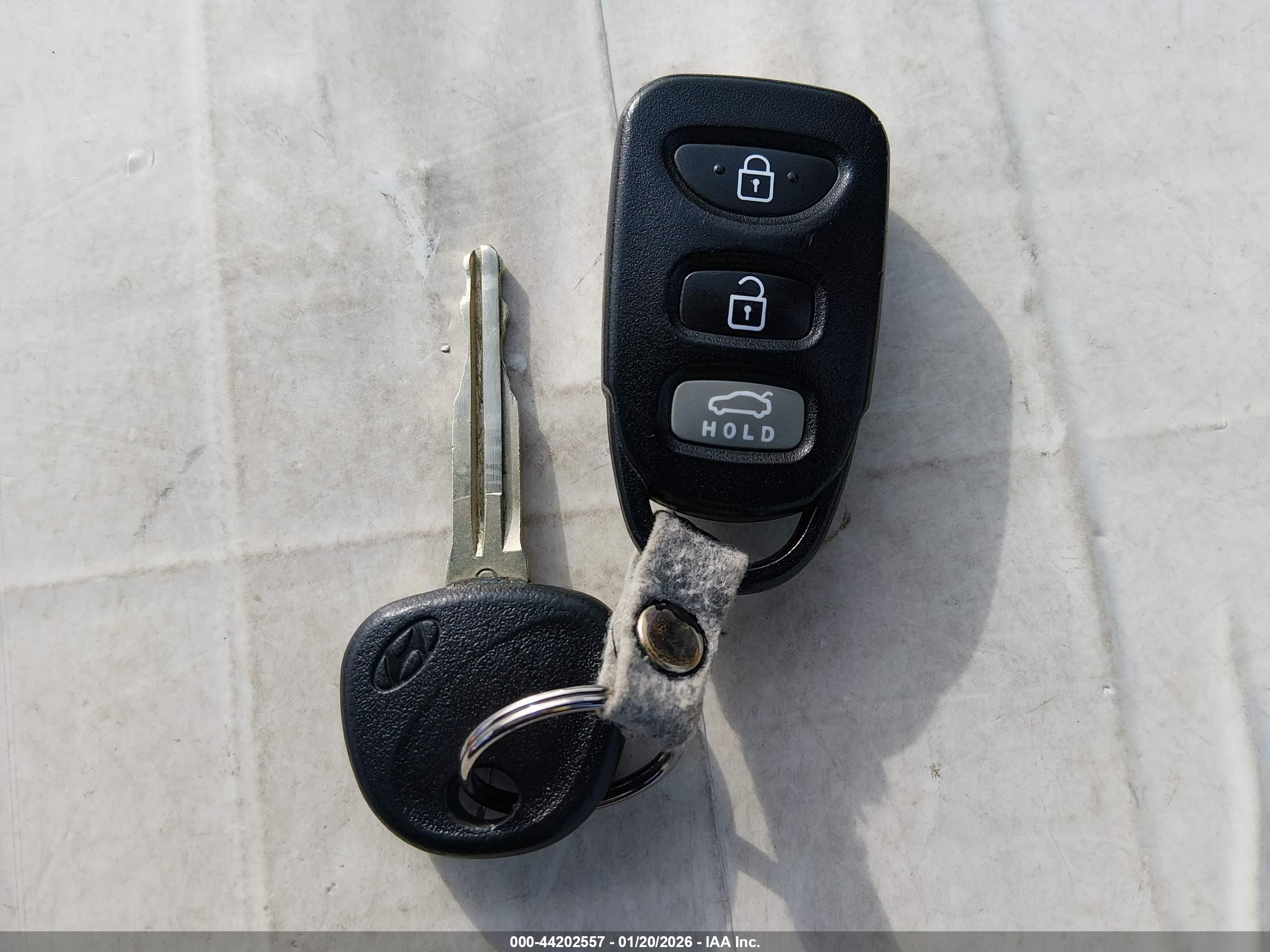 HYUNDAI ELANTRA image 11