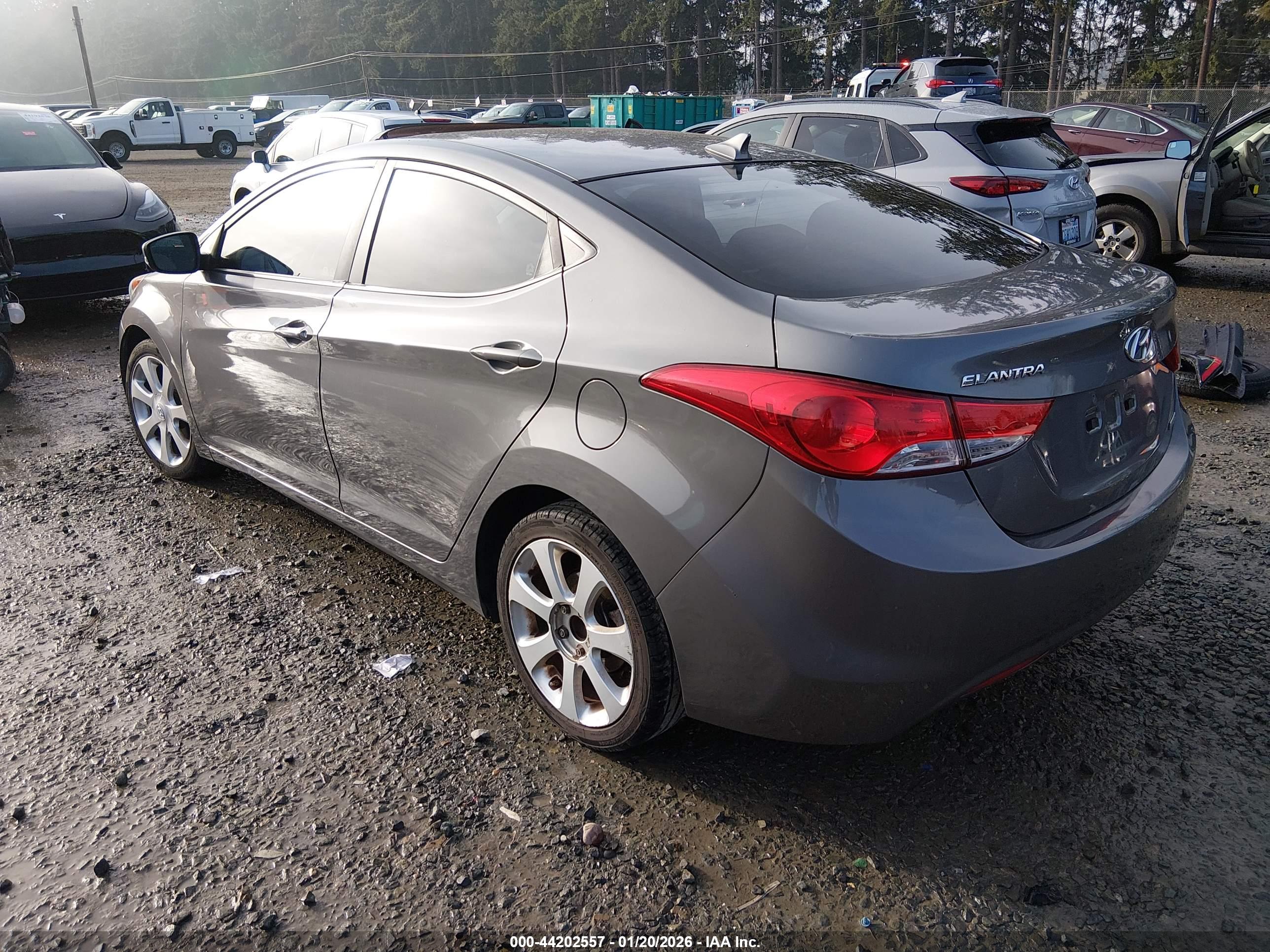 HYUNDAI ELANTRA image 3
