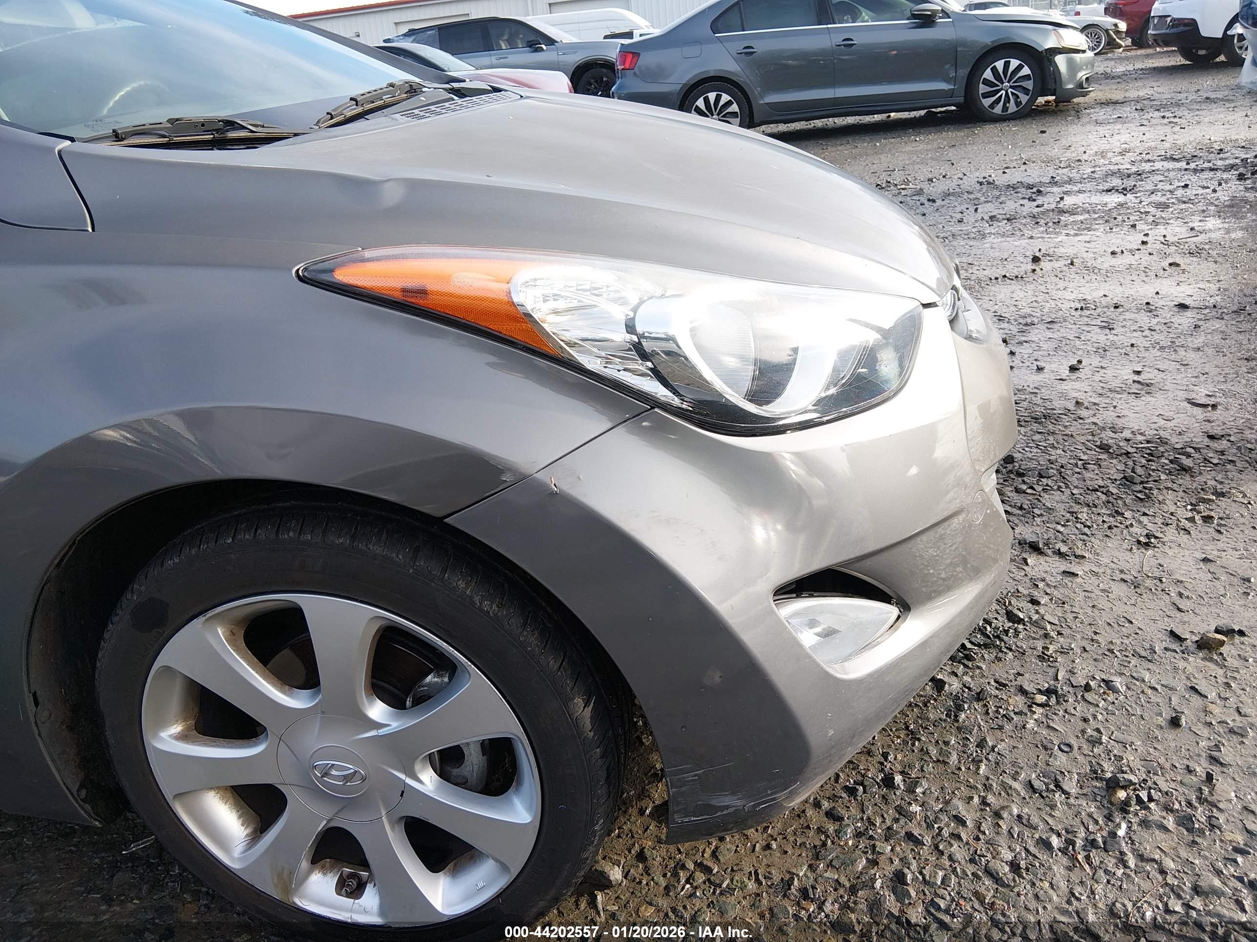 HYUNDAI ELANTRA image 6