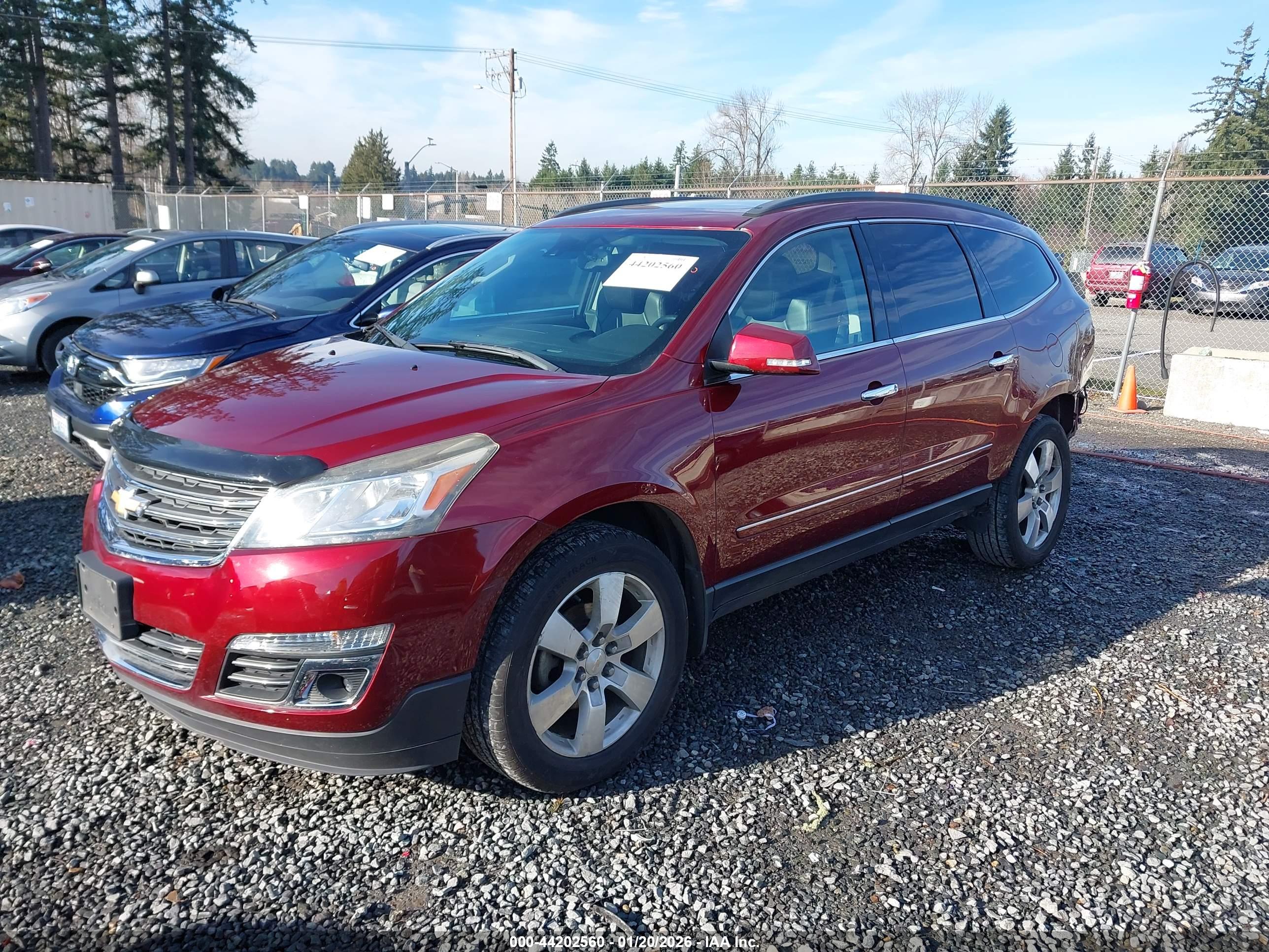 CHEVROLET TRAVERSE image 2
