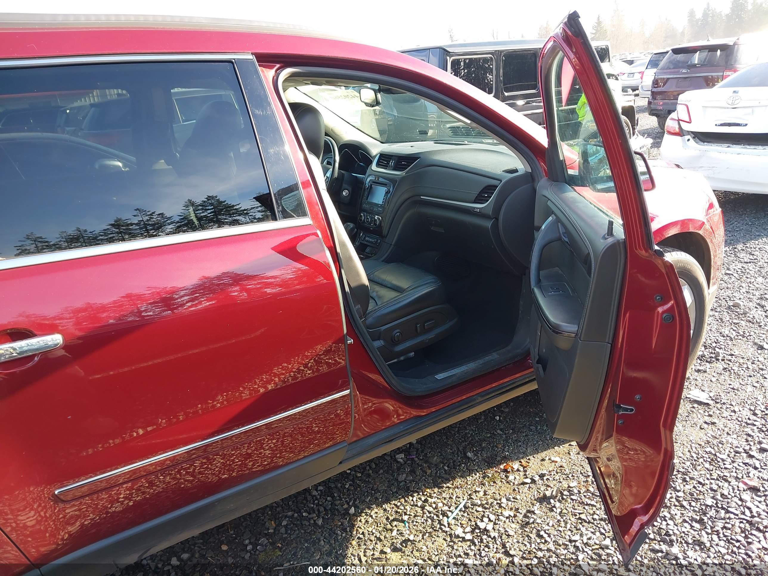 CHEVROLET TRAVERSE image 5