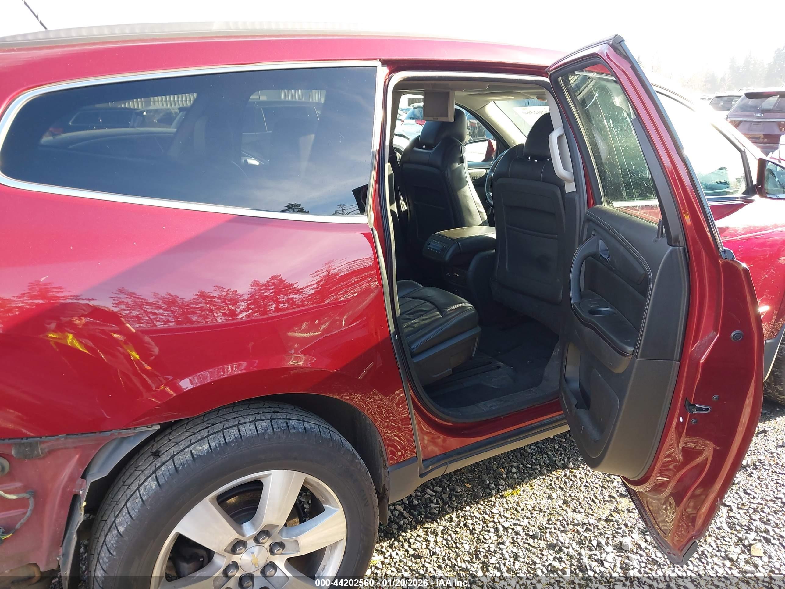 CHEVROLET TRAVERSE image 8