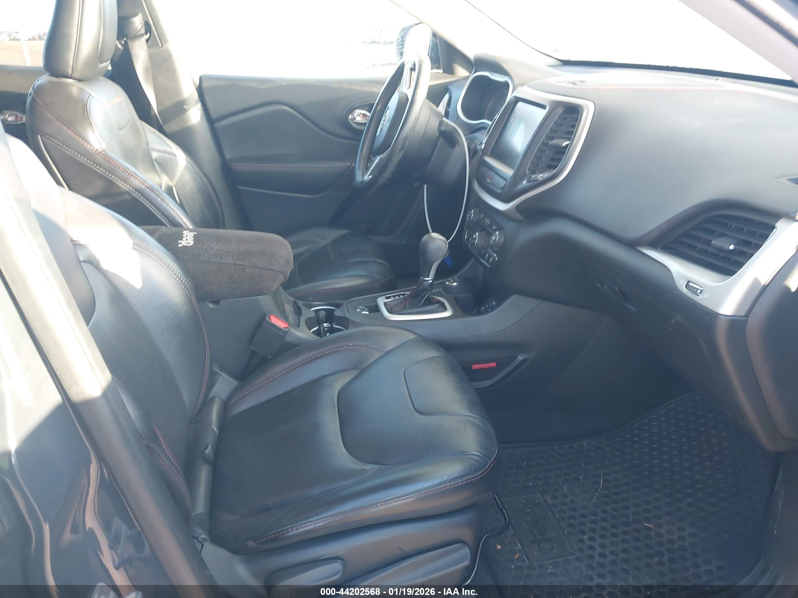 JEEP CHEROKEE image 5