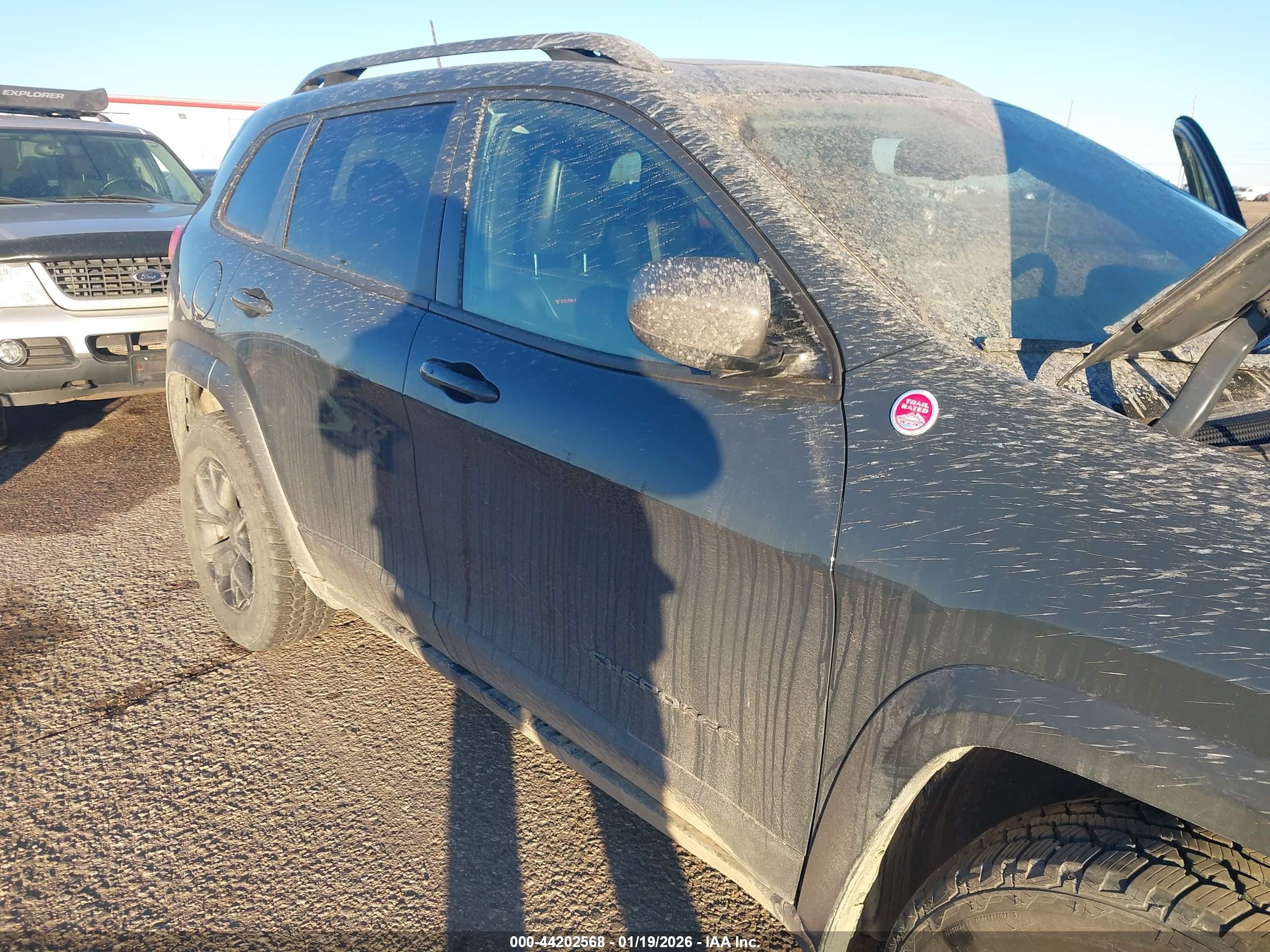 JEEP CHEROKEE image 6