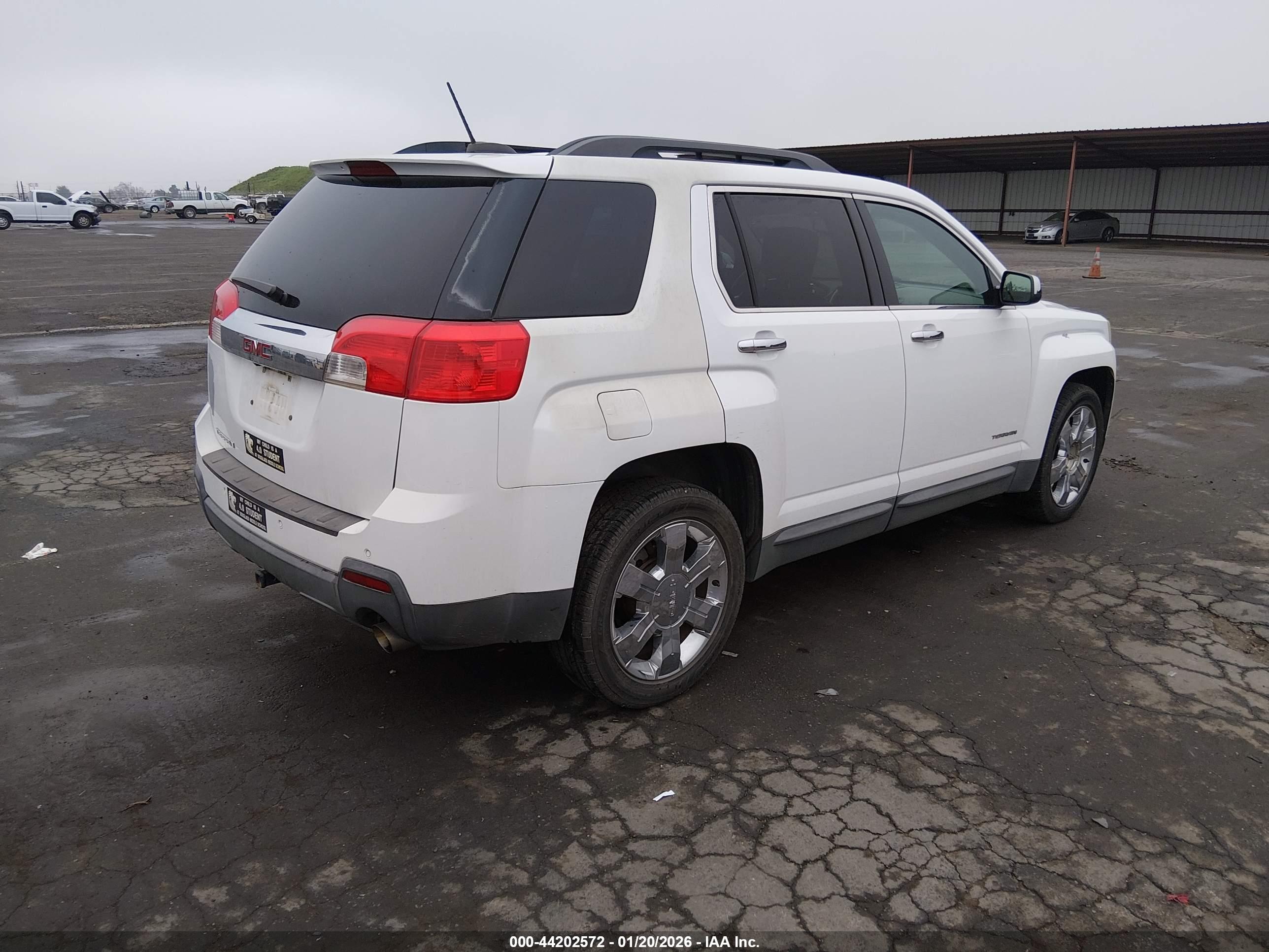 GMC TERRAIN image 4