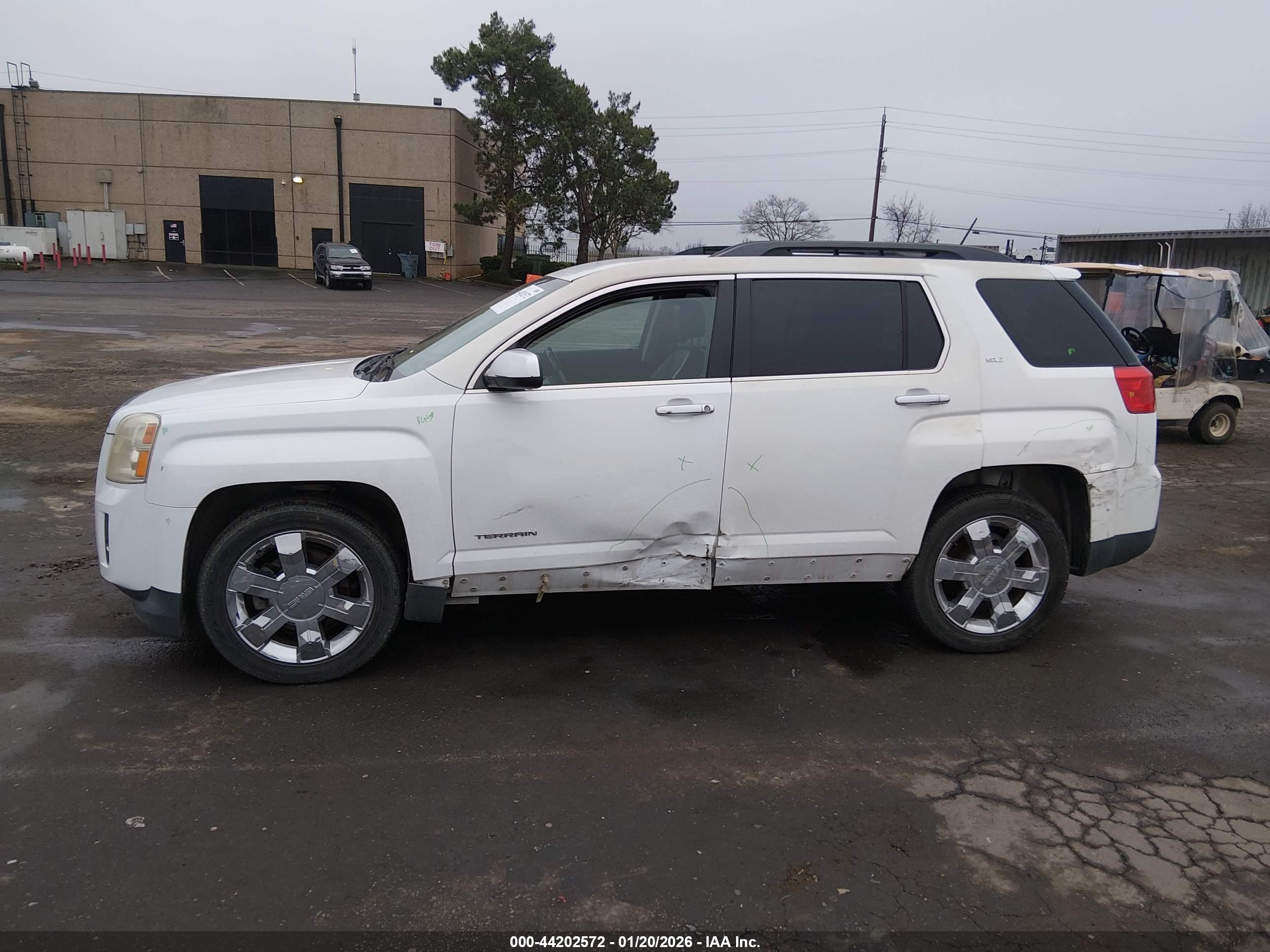GMC TERRAIN image 6