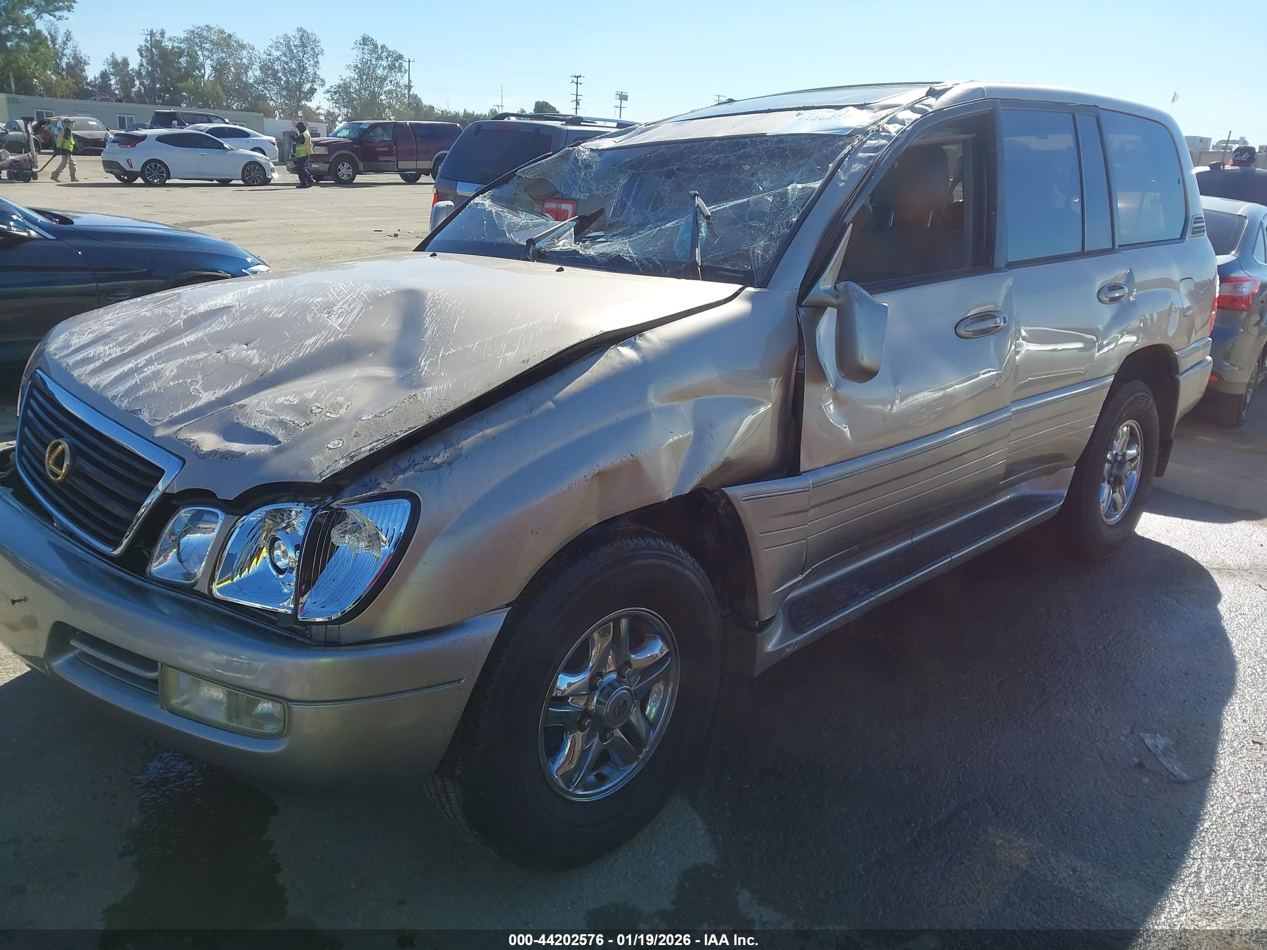 LEXUS LX image 2