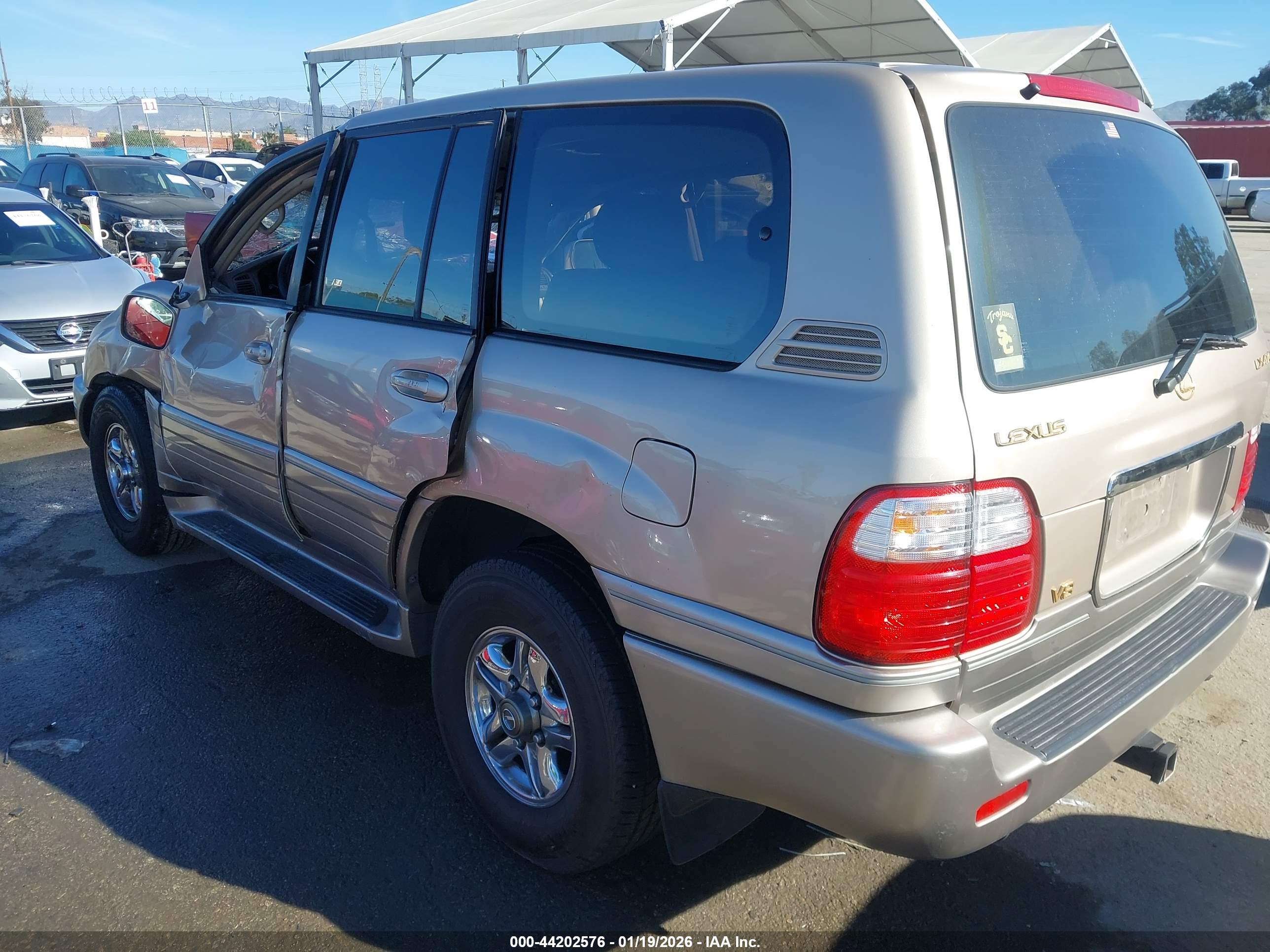 LEXUS LX image 3