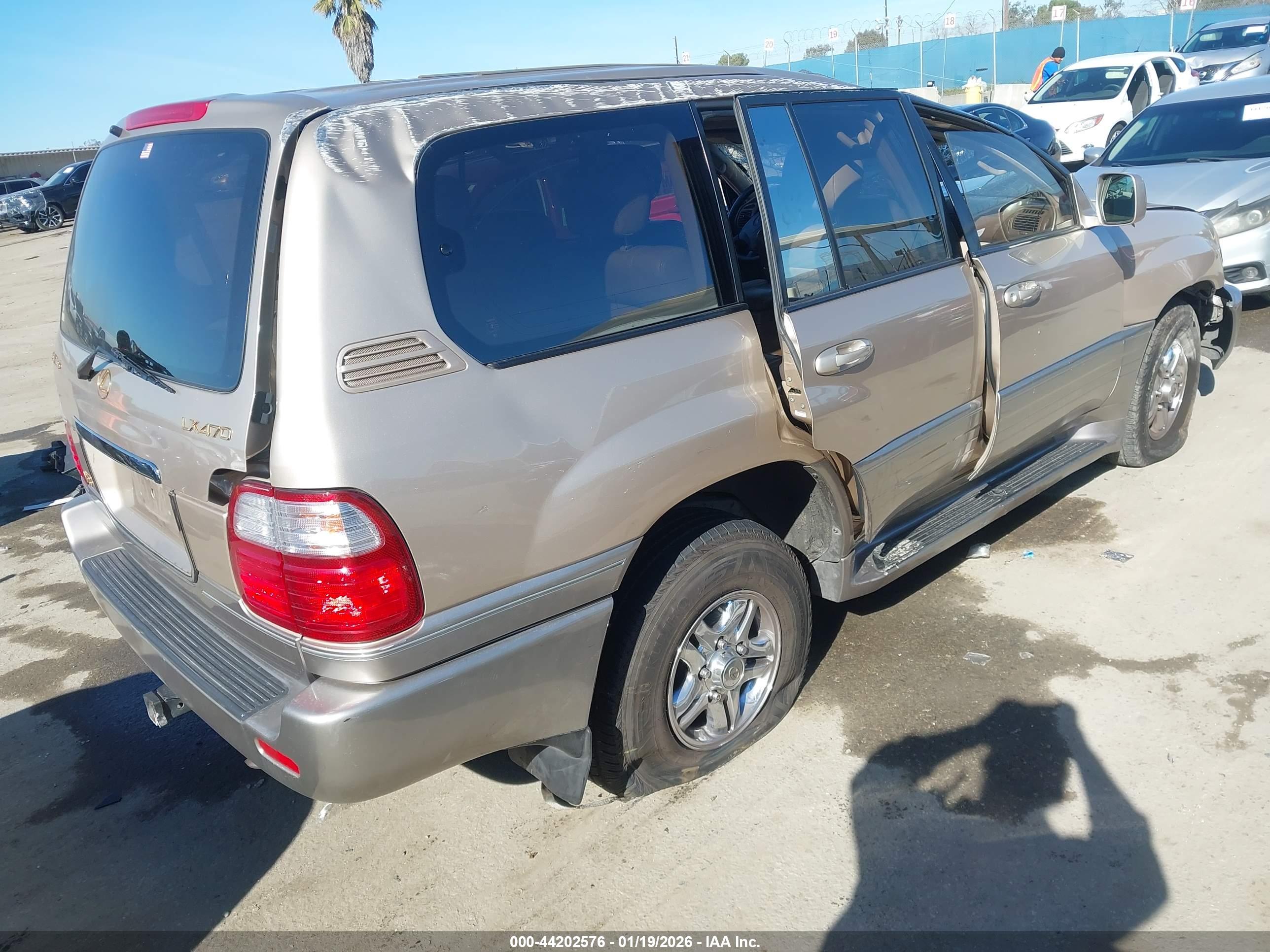 LEXUS LX image 4