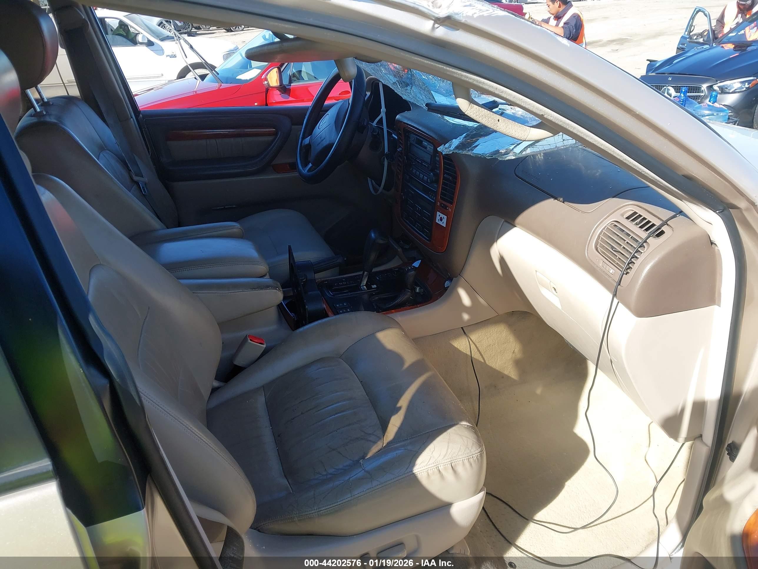 LEXUS LX image 5
