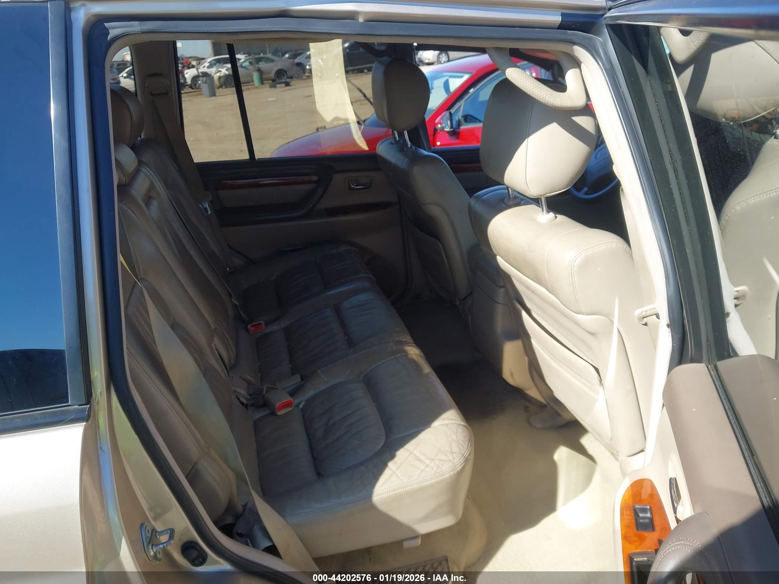 LEXUS LX image 8