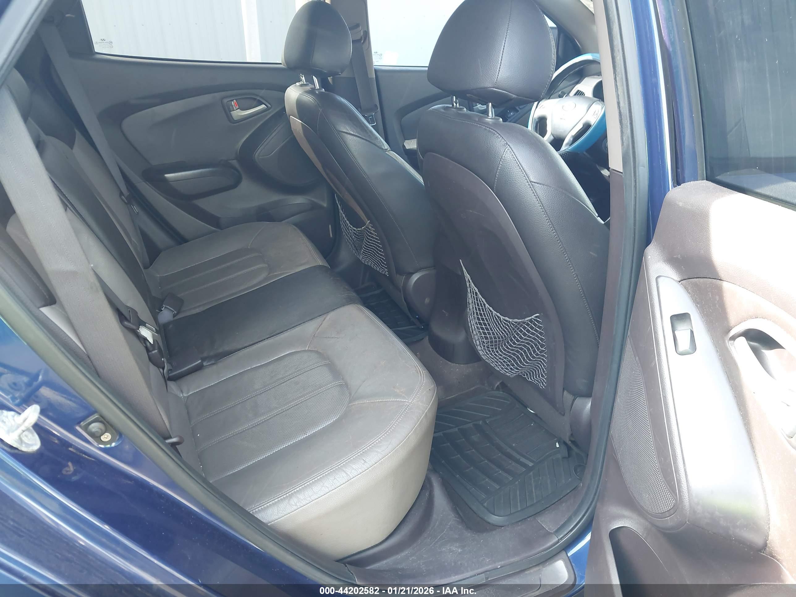 HYUNDAI TUCSON image 8