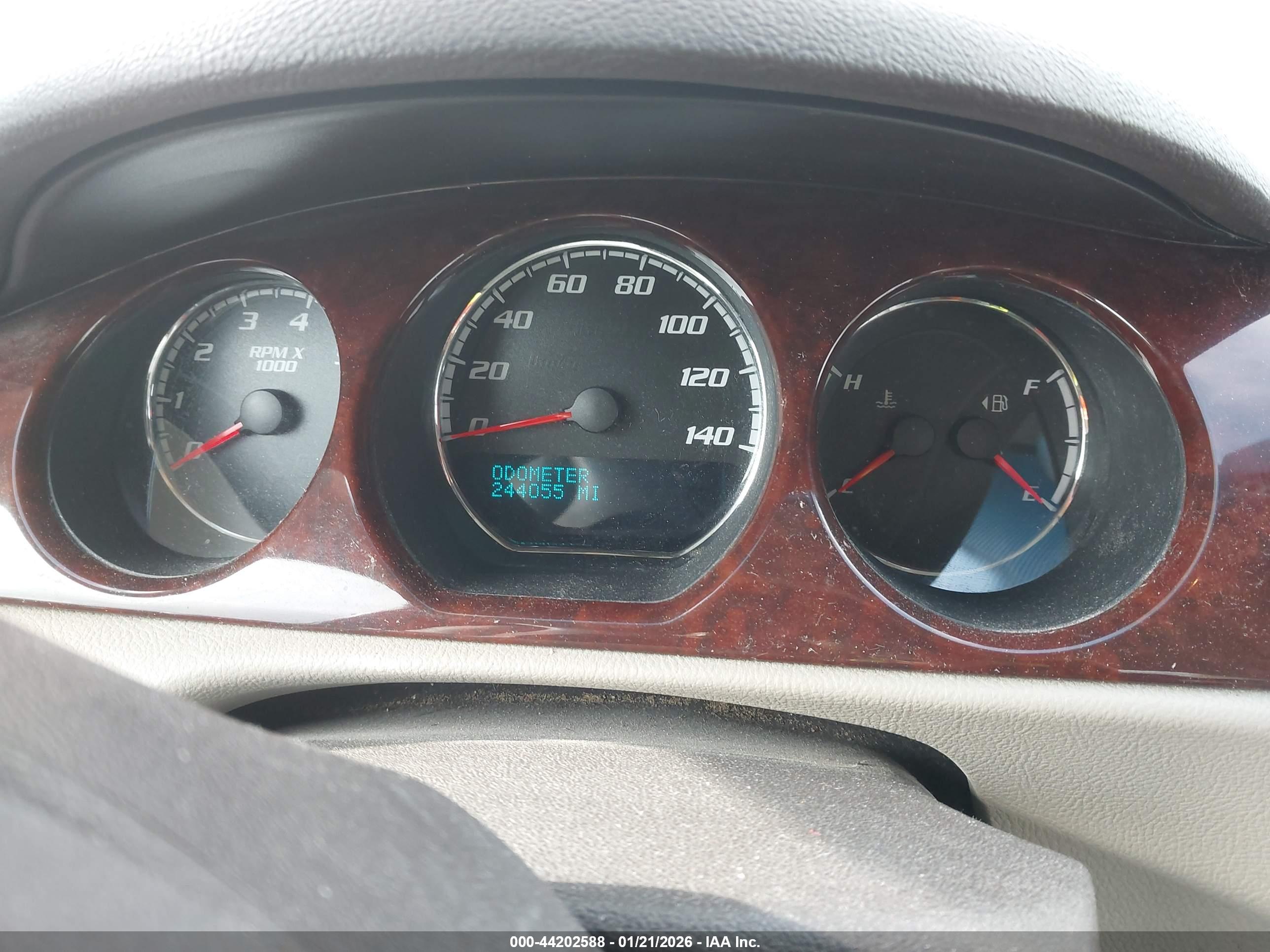 BUICK LUCERNE image 7