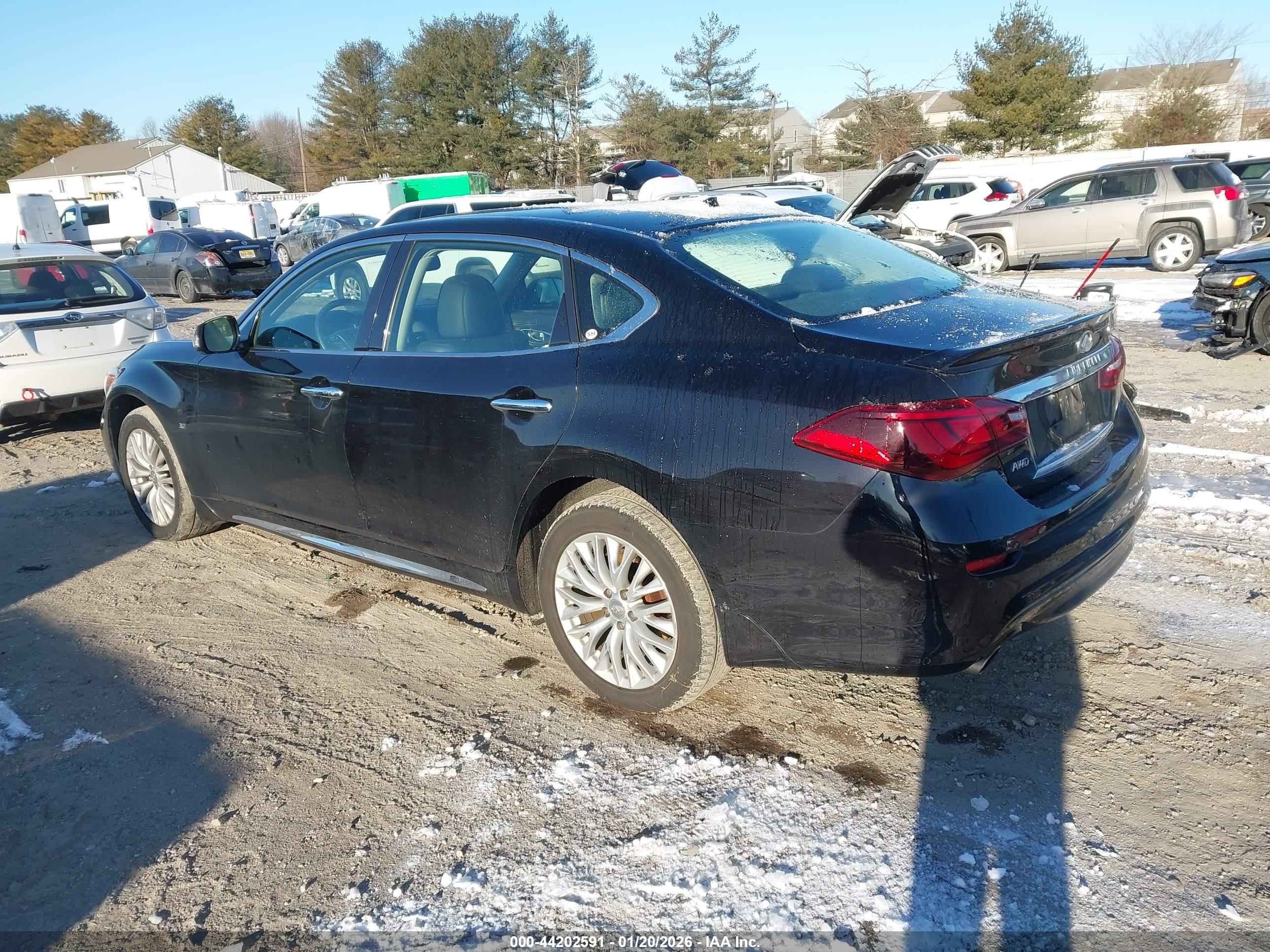 INFINITI Q70L image 3