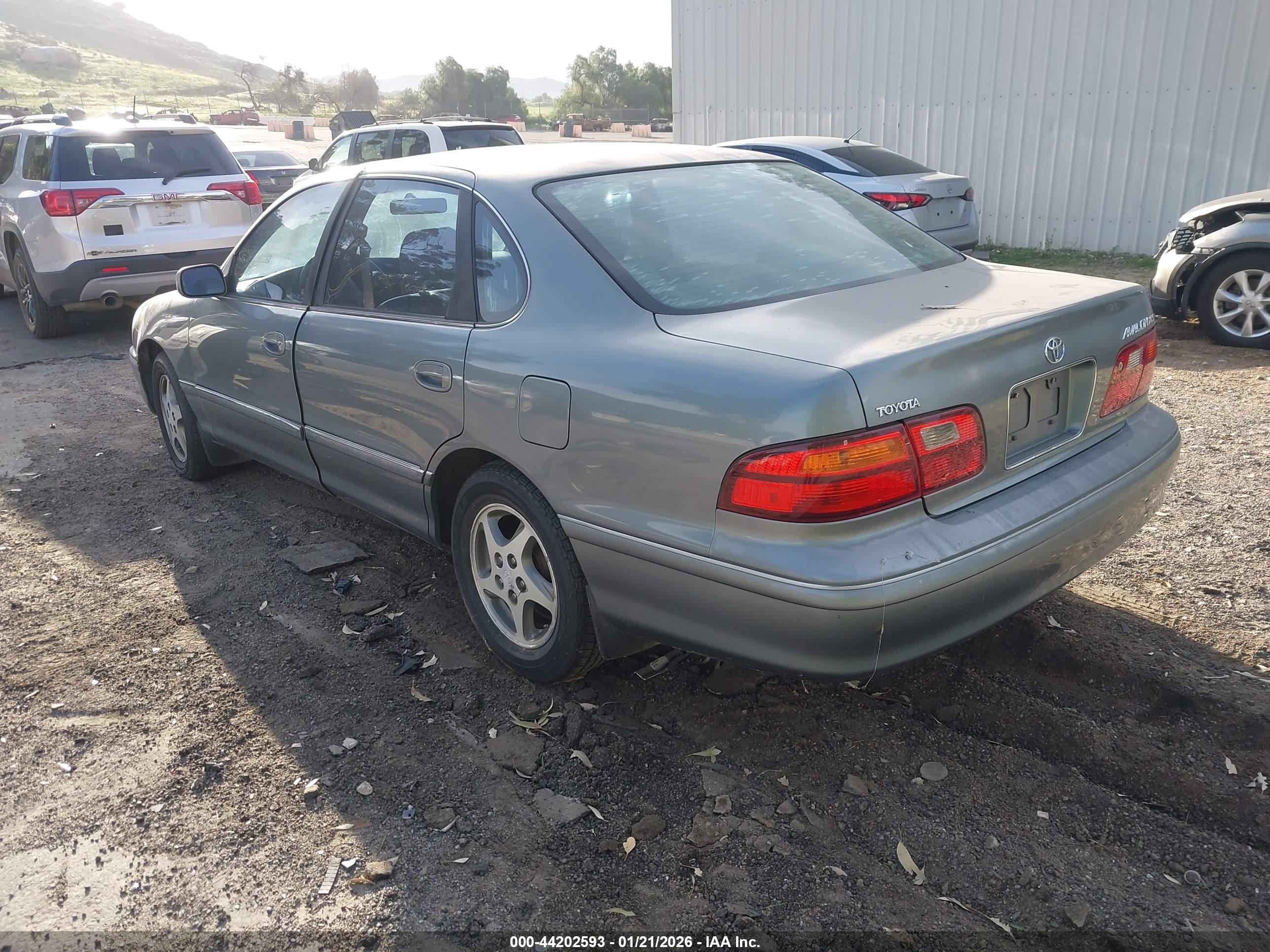 TOYOTA AVALON image 3