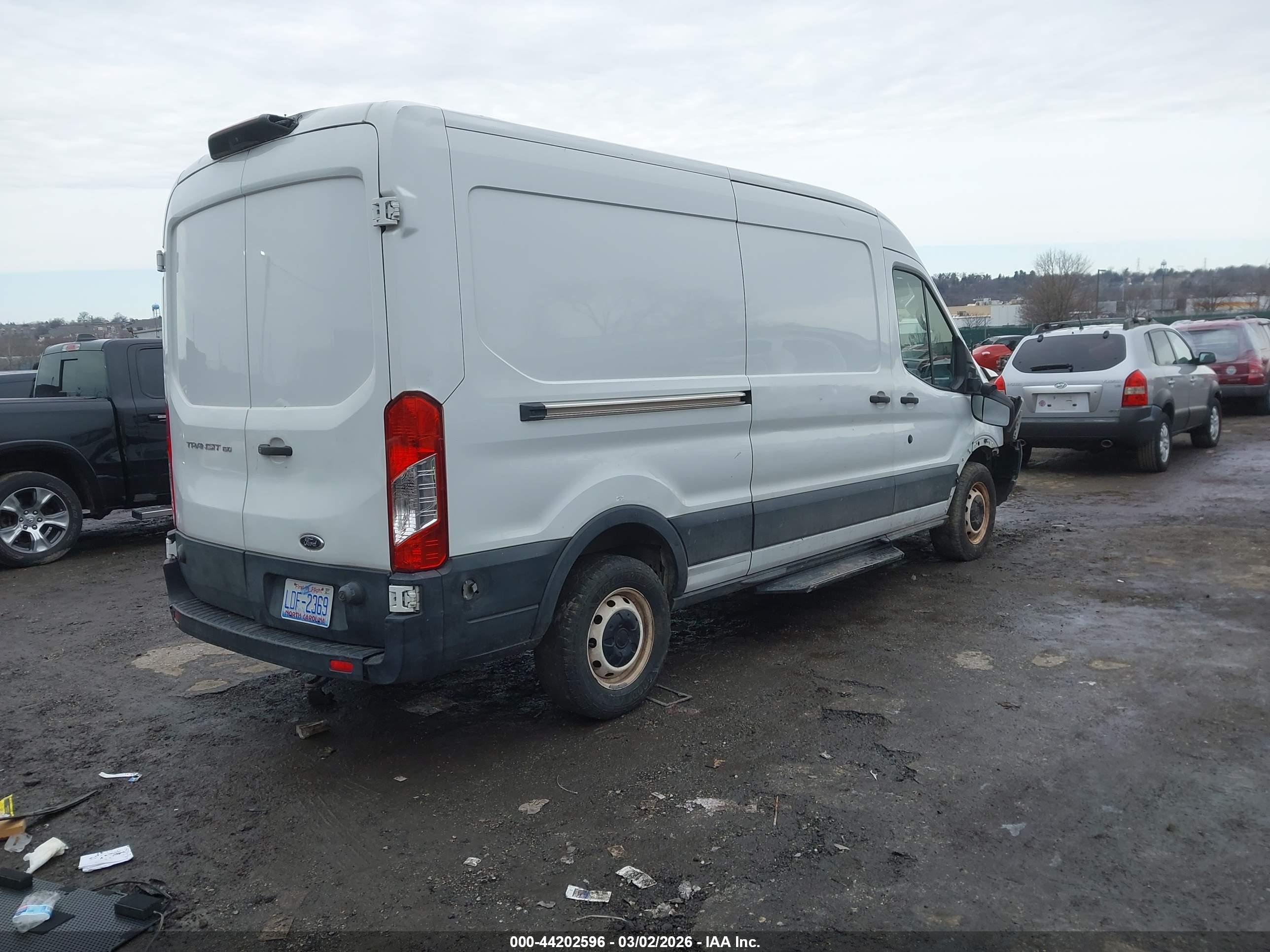 FORD TRANSIT-150 image 4