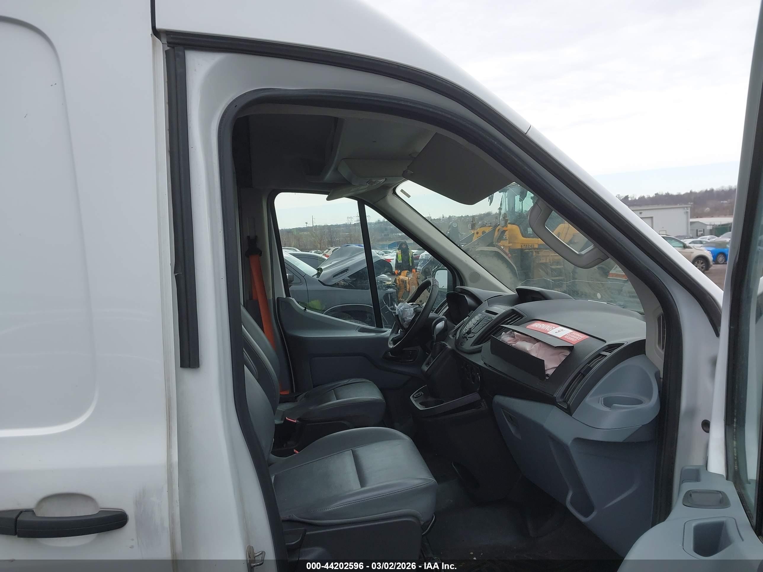 FORD TRANSIT-150 image 5
