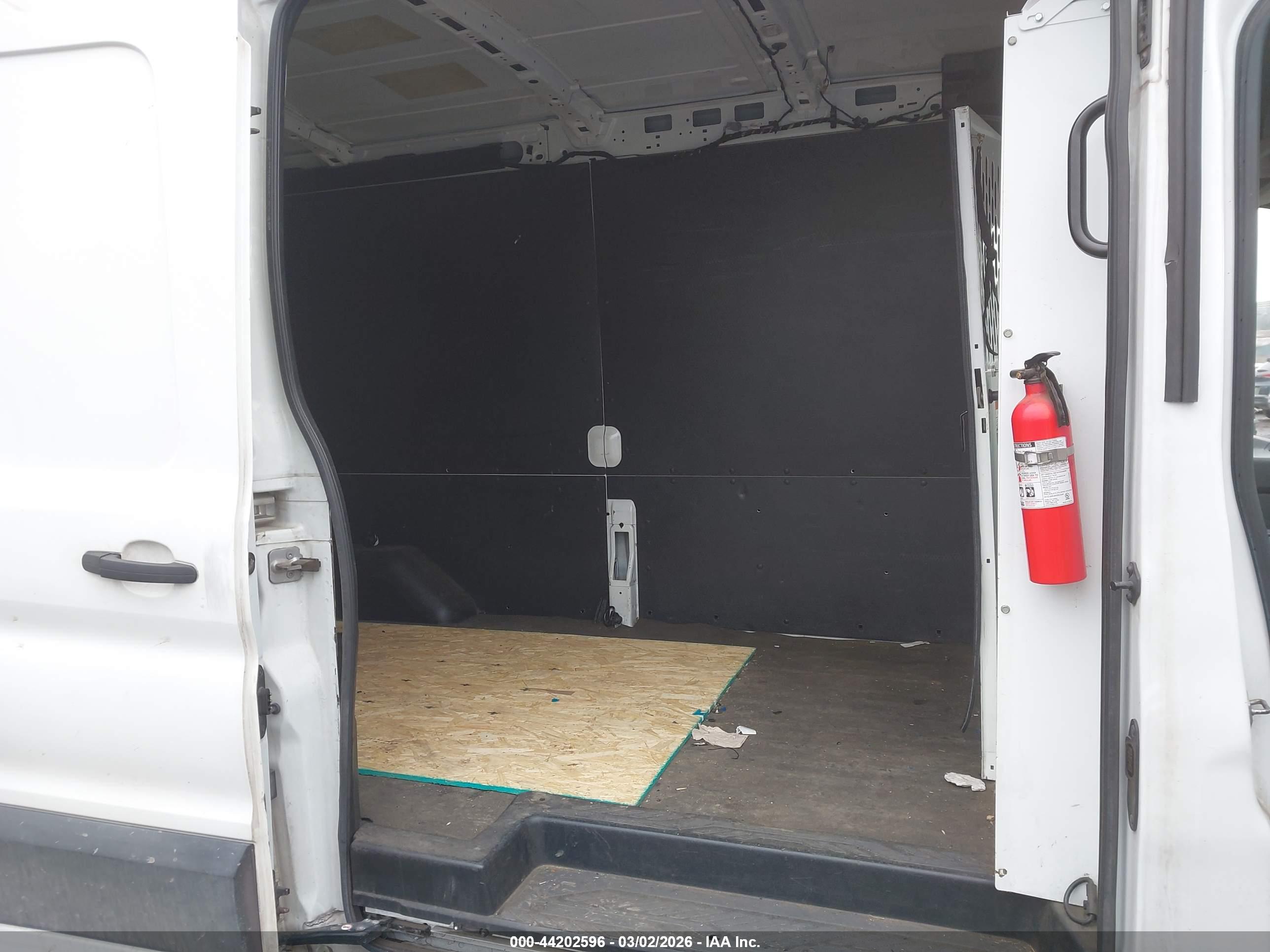 FORD TRANSIT-150 image 8
