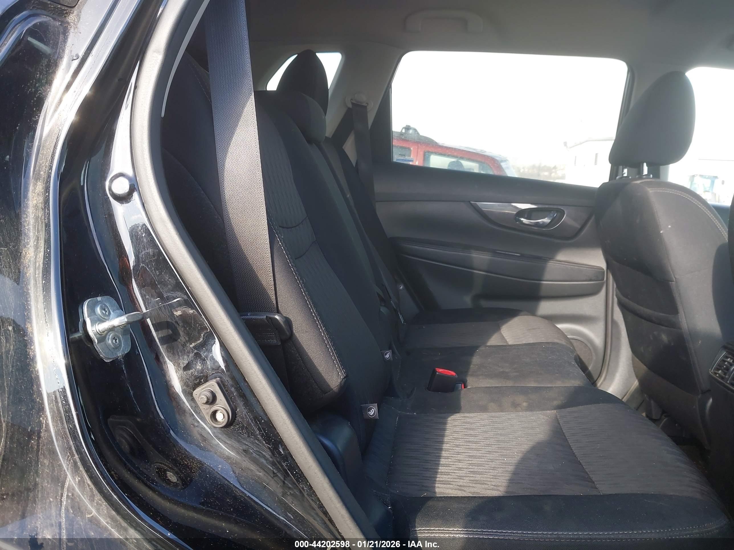 NISSAN ROGUE image 8