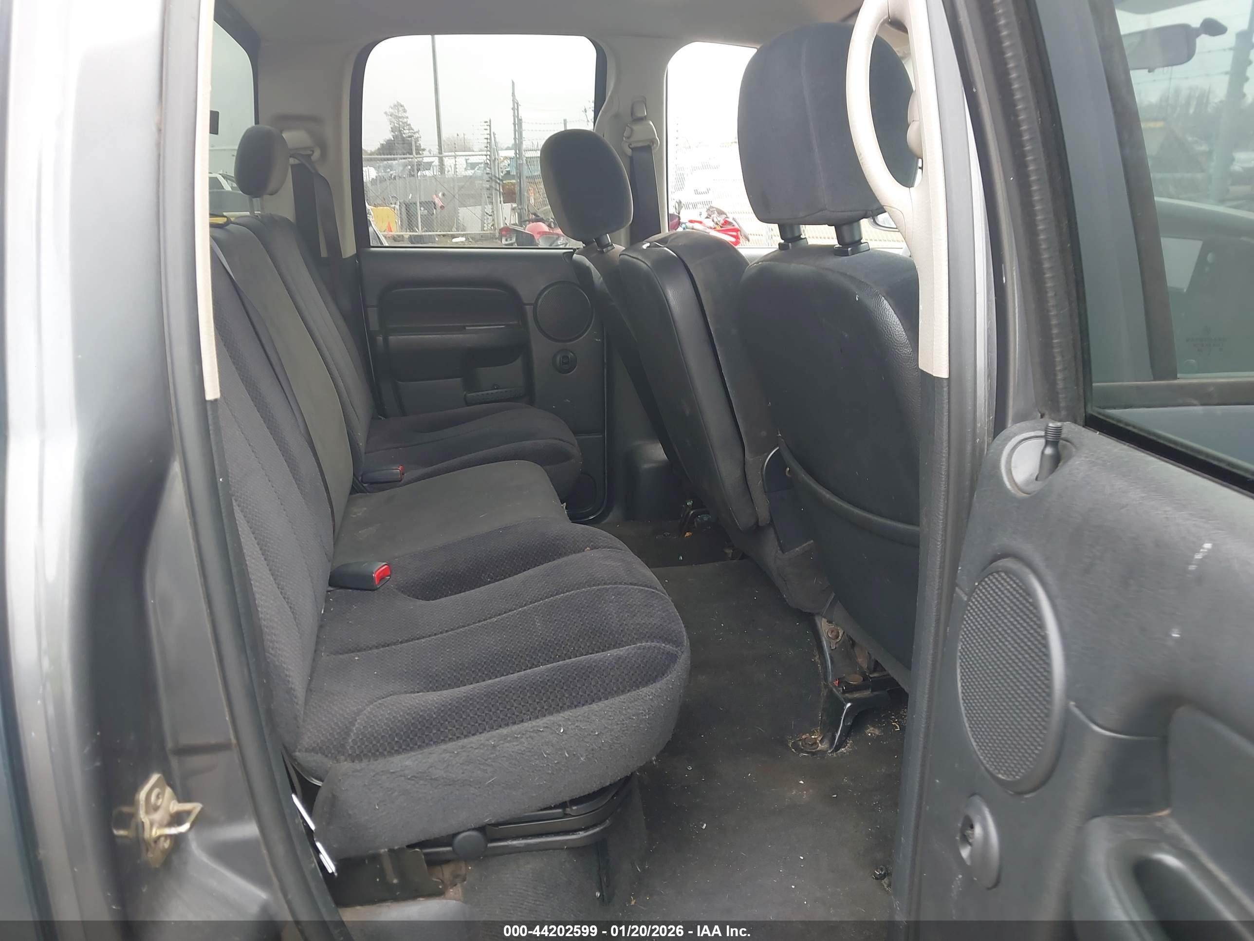 DODGE RAM image 8
