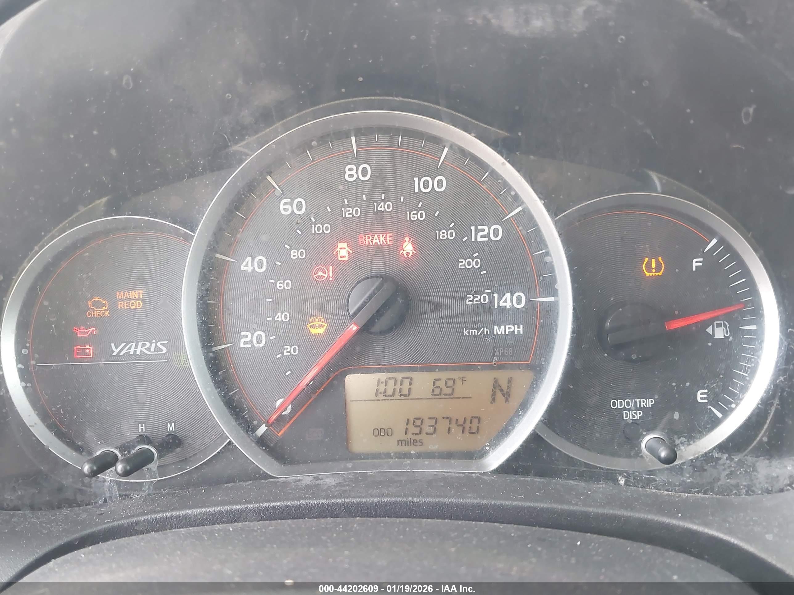 TOYOTA YARIS image 7