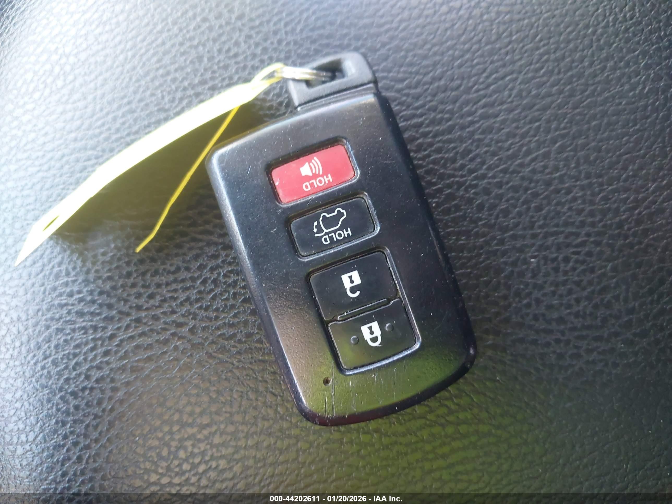 TOYOTA RAV4 image 11