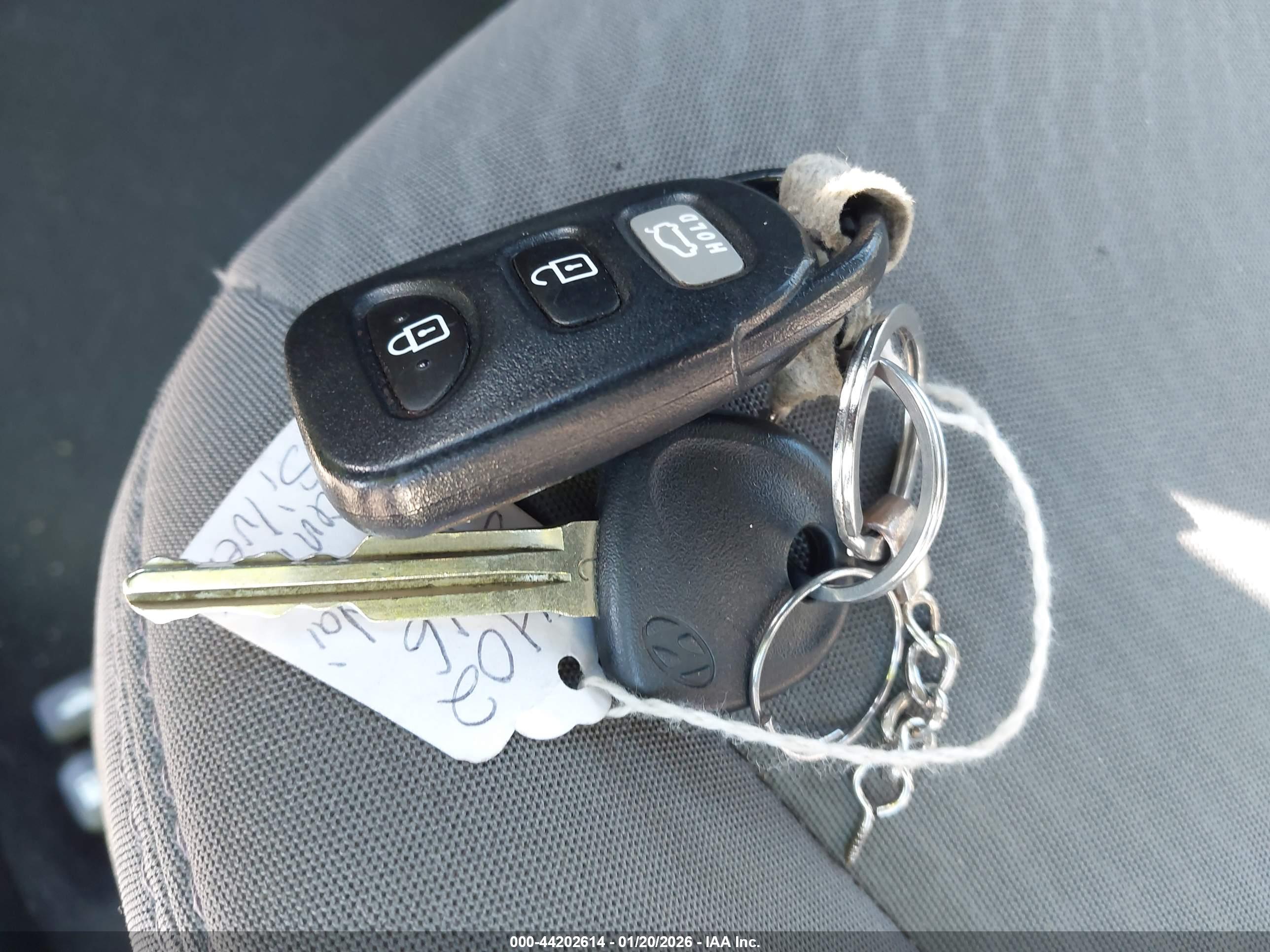HYUNDAI ELANTRA image 11