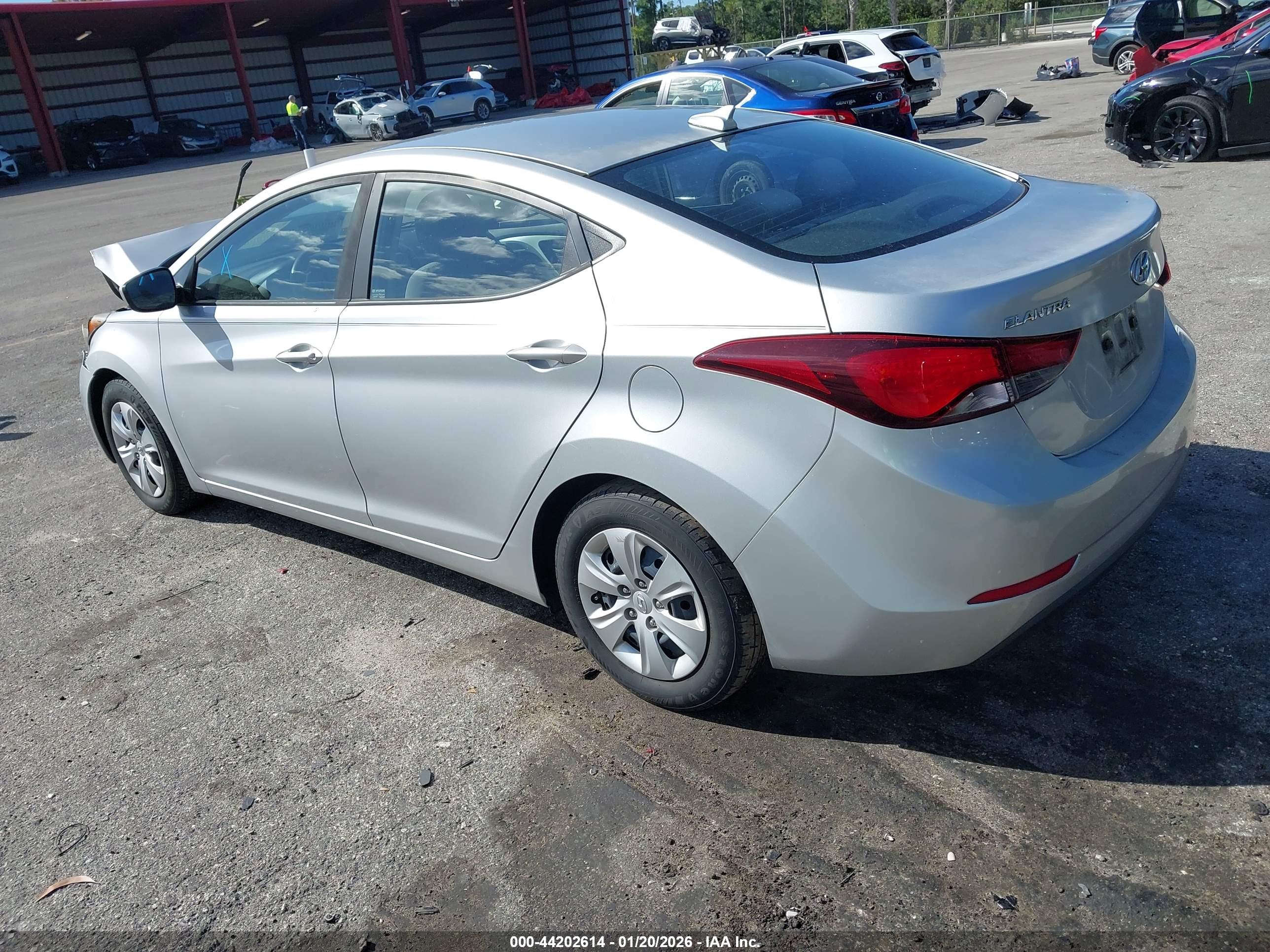HYUNDAI ELANTRA image 3