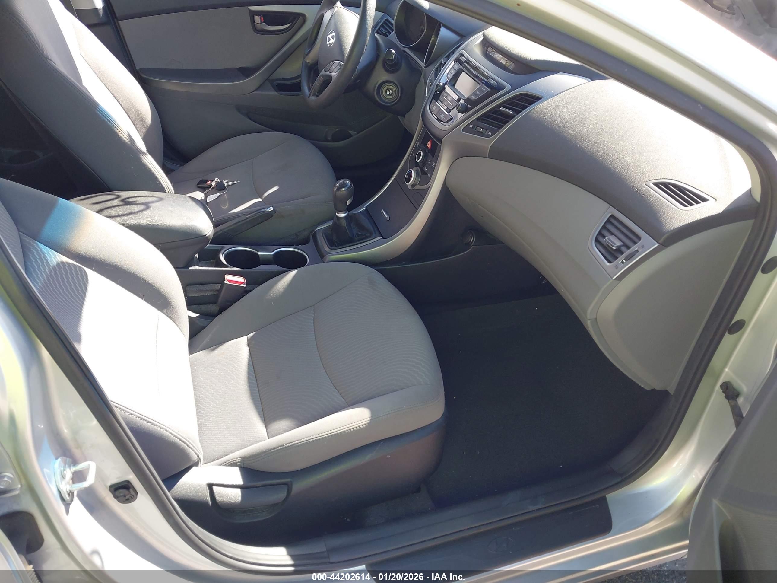 HYUNDAI ELANTRA image 5