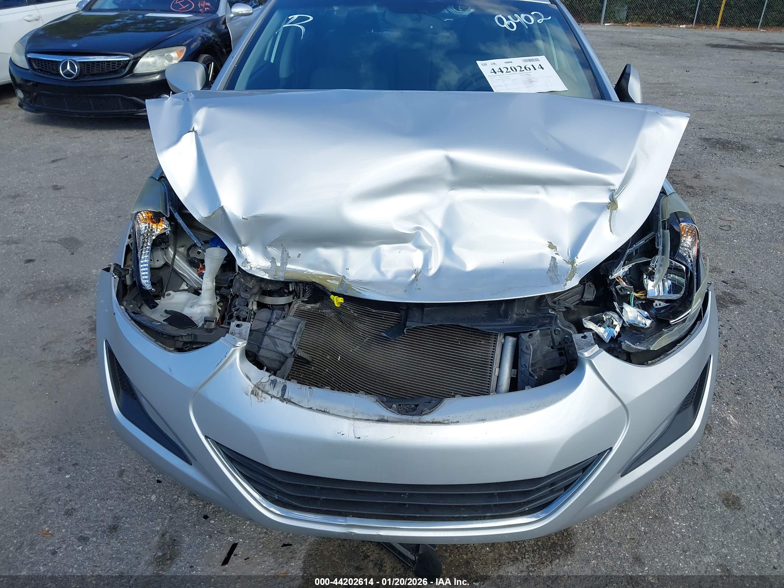 HYUNDAI ELANTRA image 6